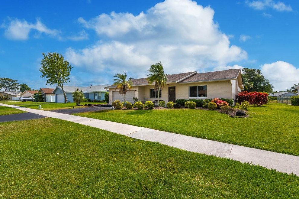 19378 Carolina Cir, Boca Raton, FL 33434-2607