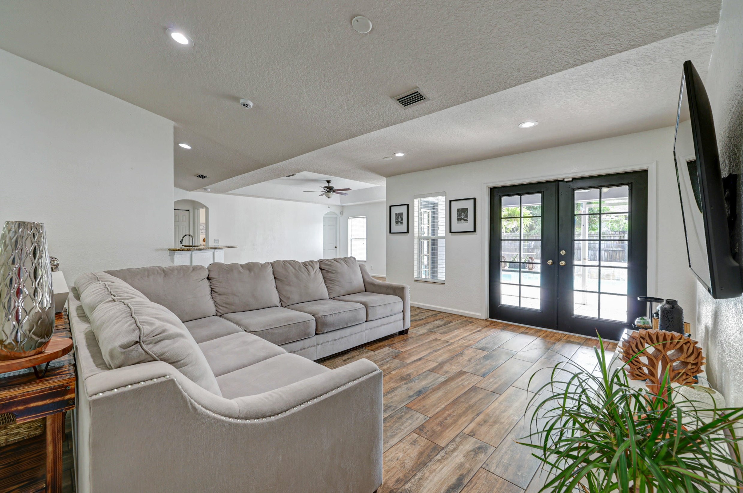 912 Paar Dr, Fort Pierce FL  34953-5623 exterior