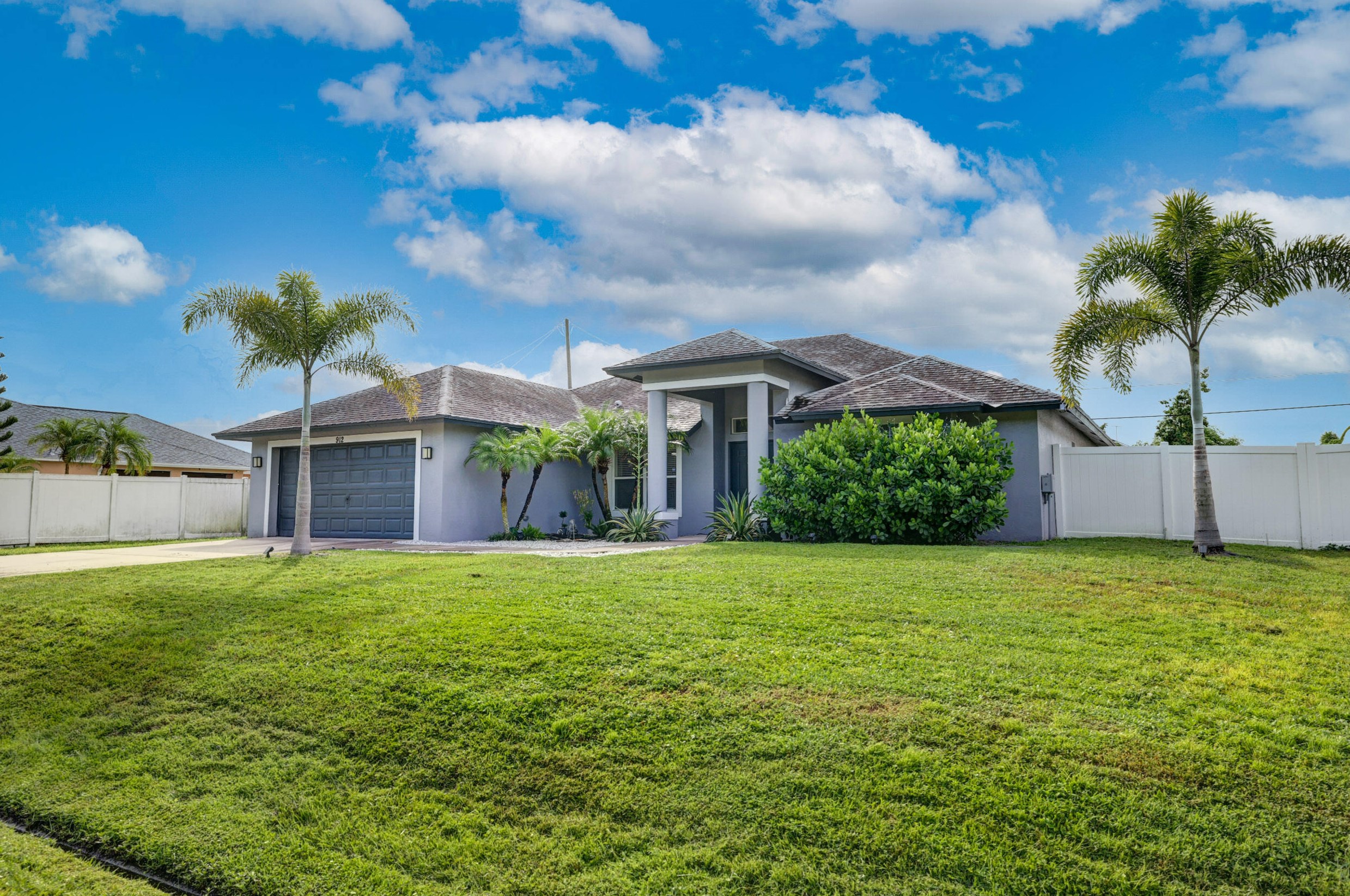 912 Paar Dr, Fort Pierce FL  34953-5623 exterior