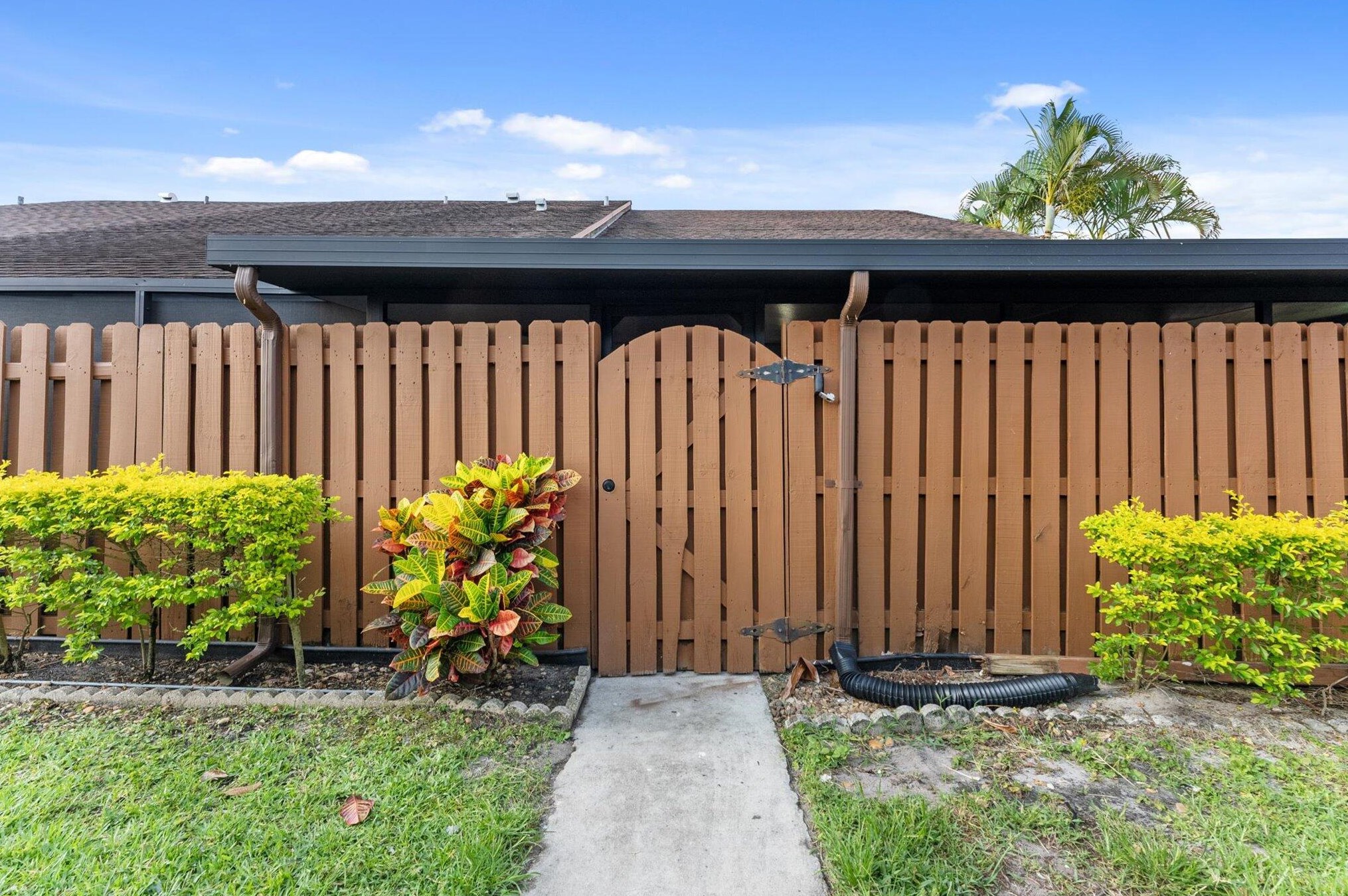 101 Springdale Cir, Lake Worth, FL 33461-6325