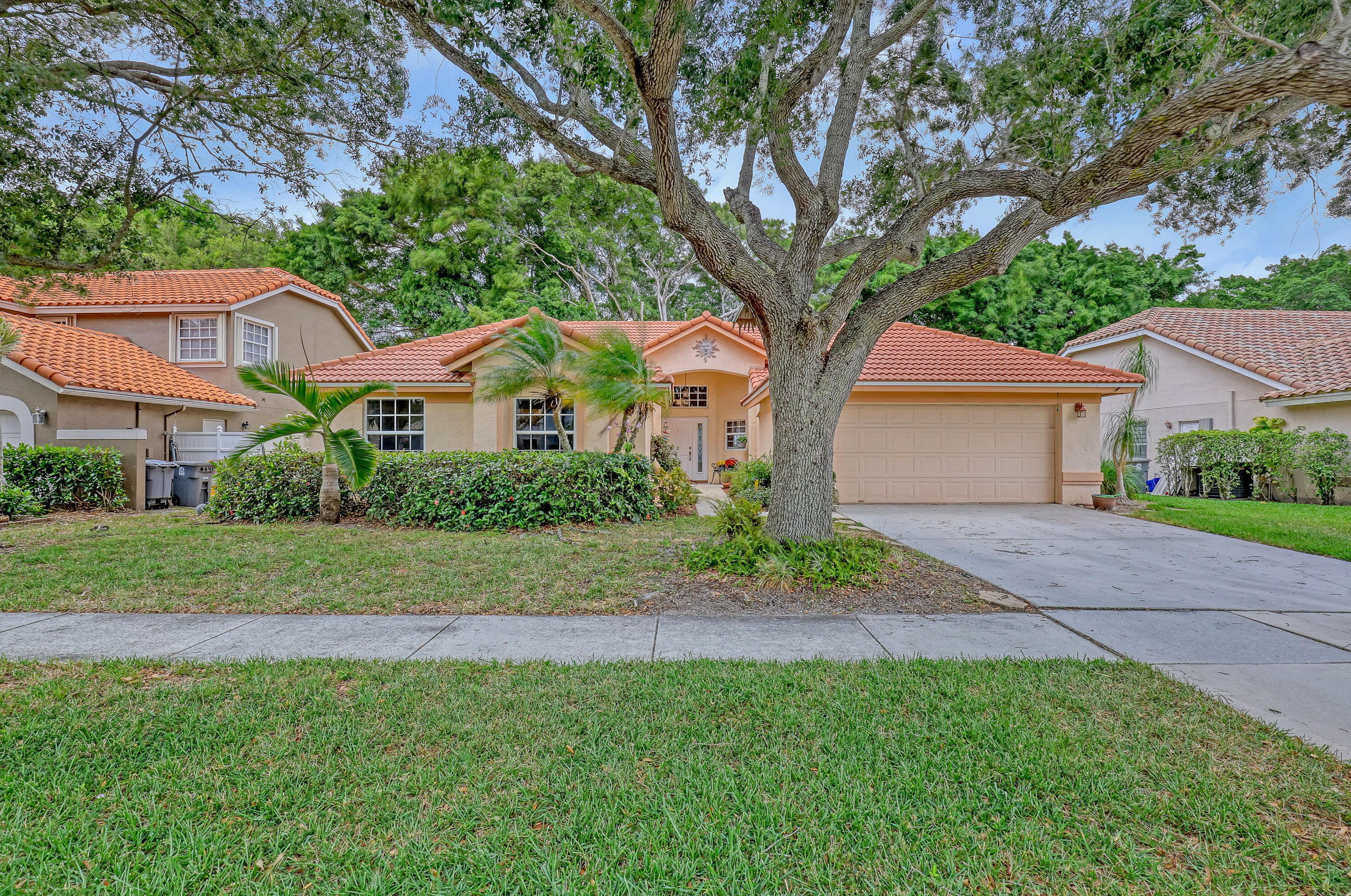 6652 Hatteras Dr, Lake Worth, FL 33467-7932