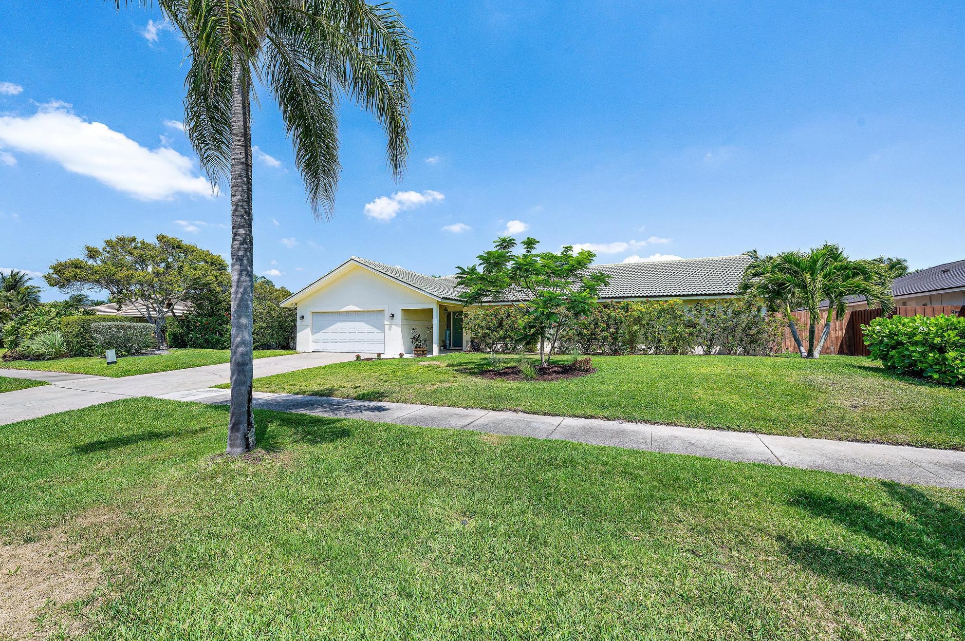 89 Hickory Hl Rd, Jupiter FL  33469-2121 exterior