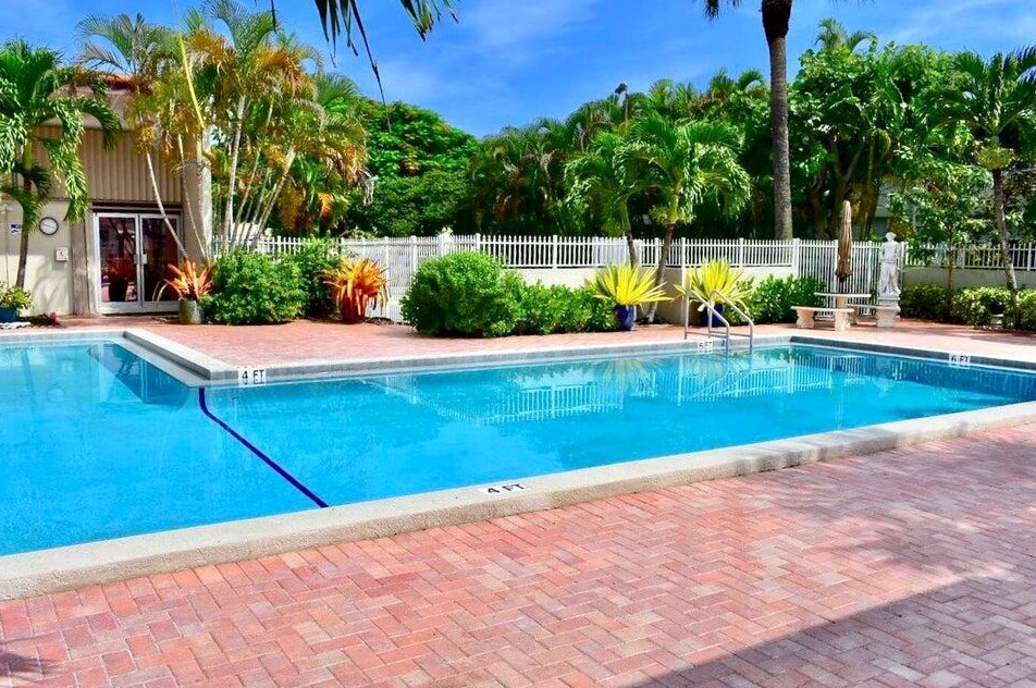 2561 Boundbrook Blvd #208, West Palm Beach, FL 33406