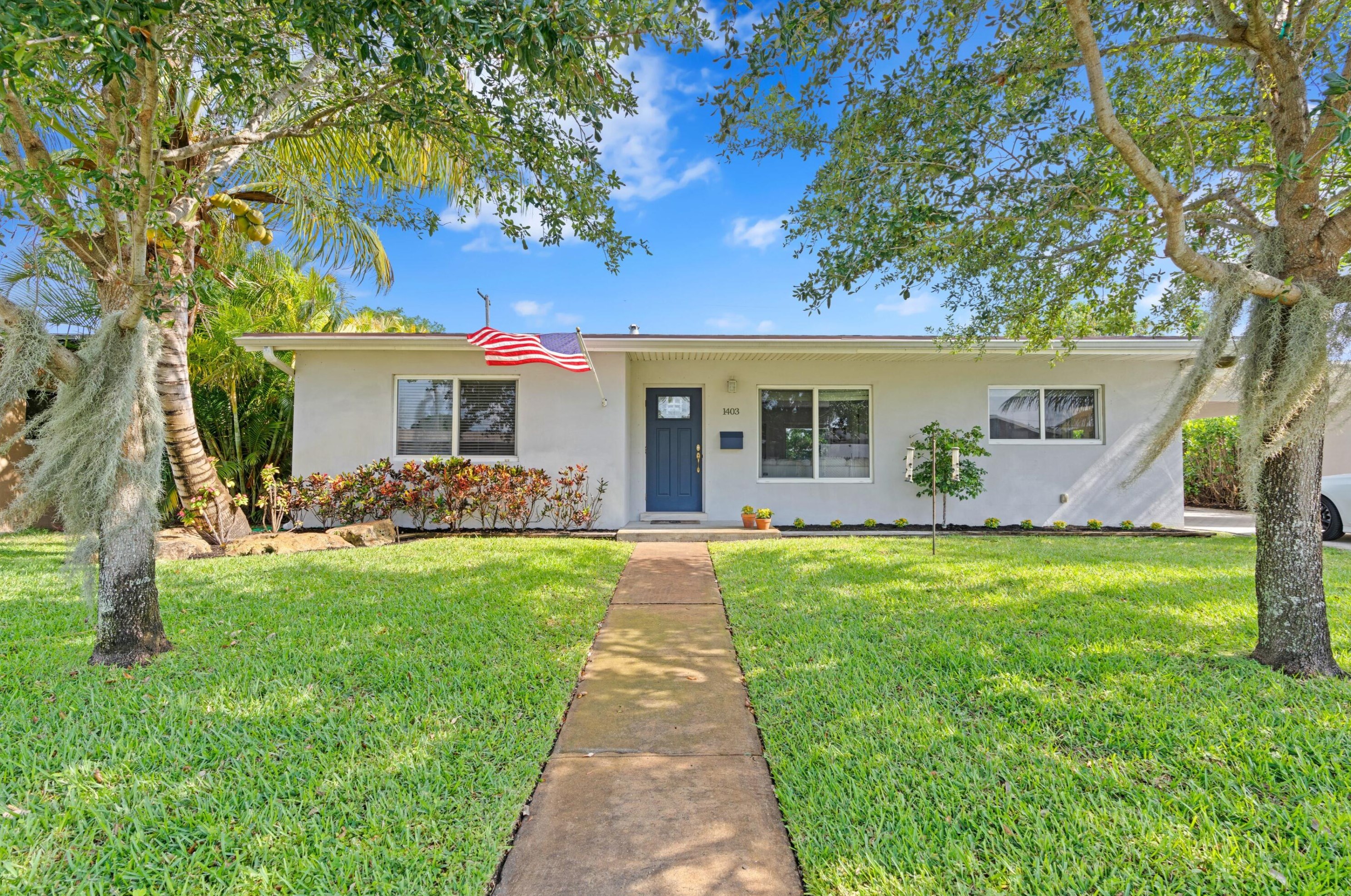 1403 Crest Dr, Lake Worth, FL 33461