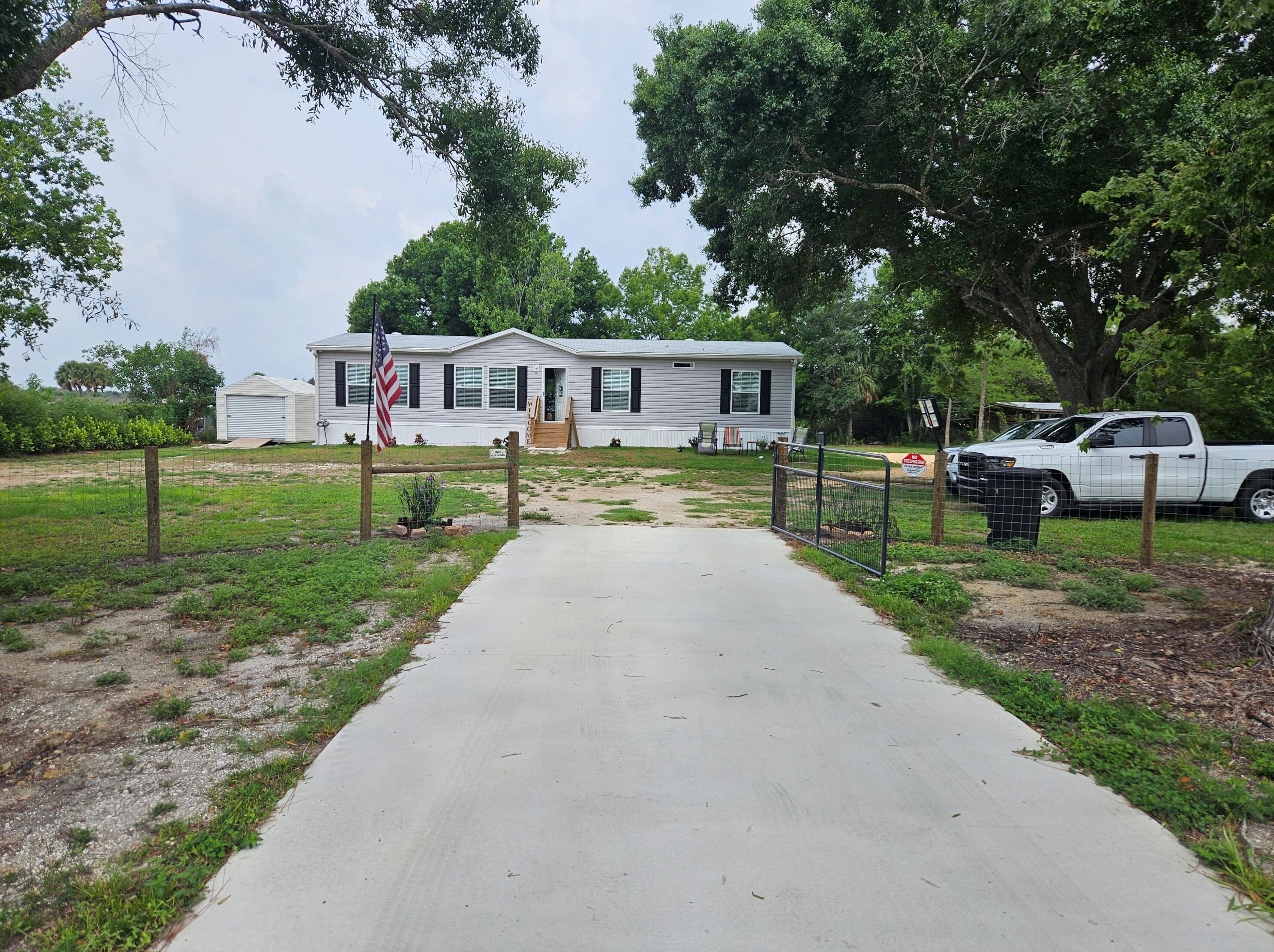 653 80th Ave, Okeechobee, FL 34974-8195