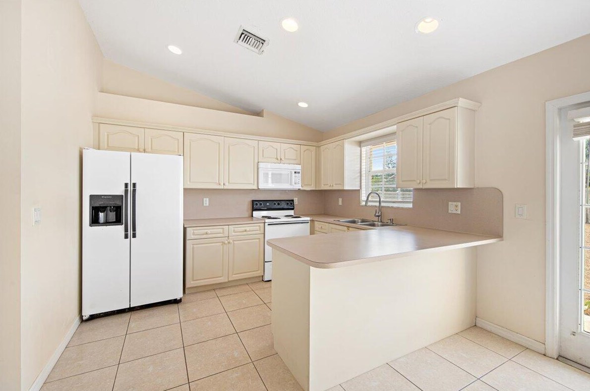 810 Mccracken Ave, Fort Pierce FL 34953-3937 exterior