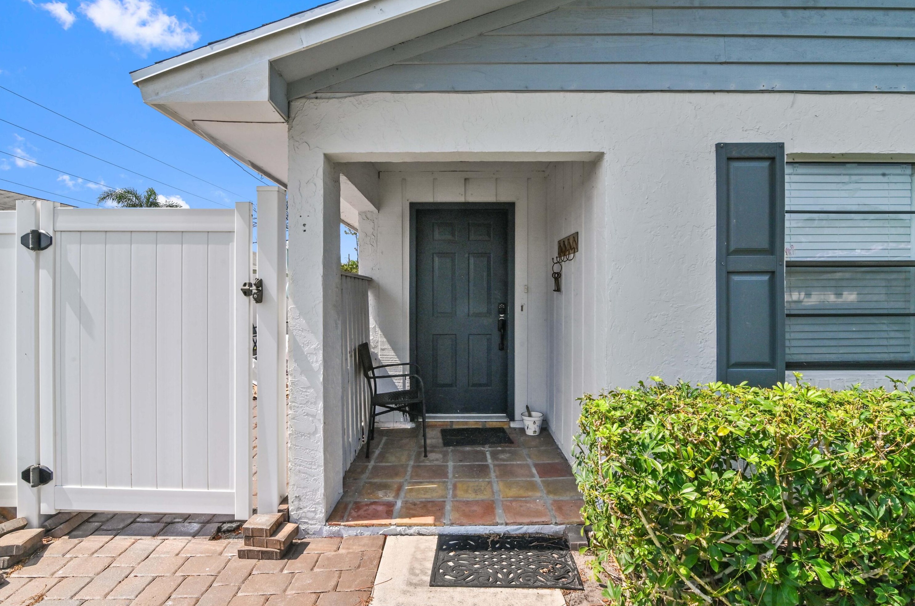 4390 Walden Cir, Lake Worth, FL 33463-7254