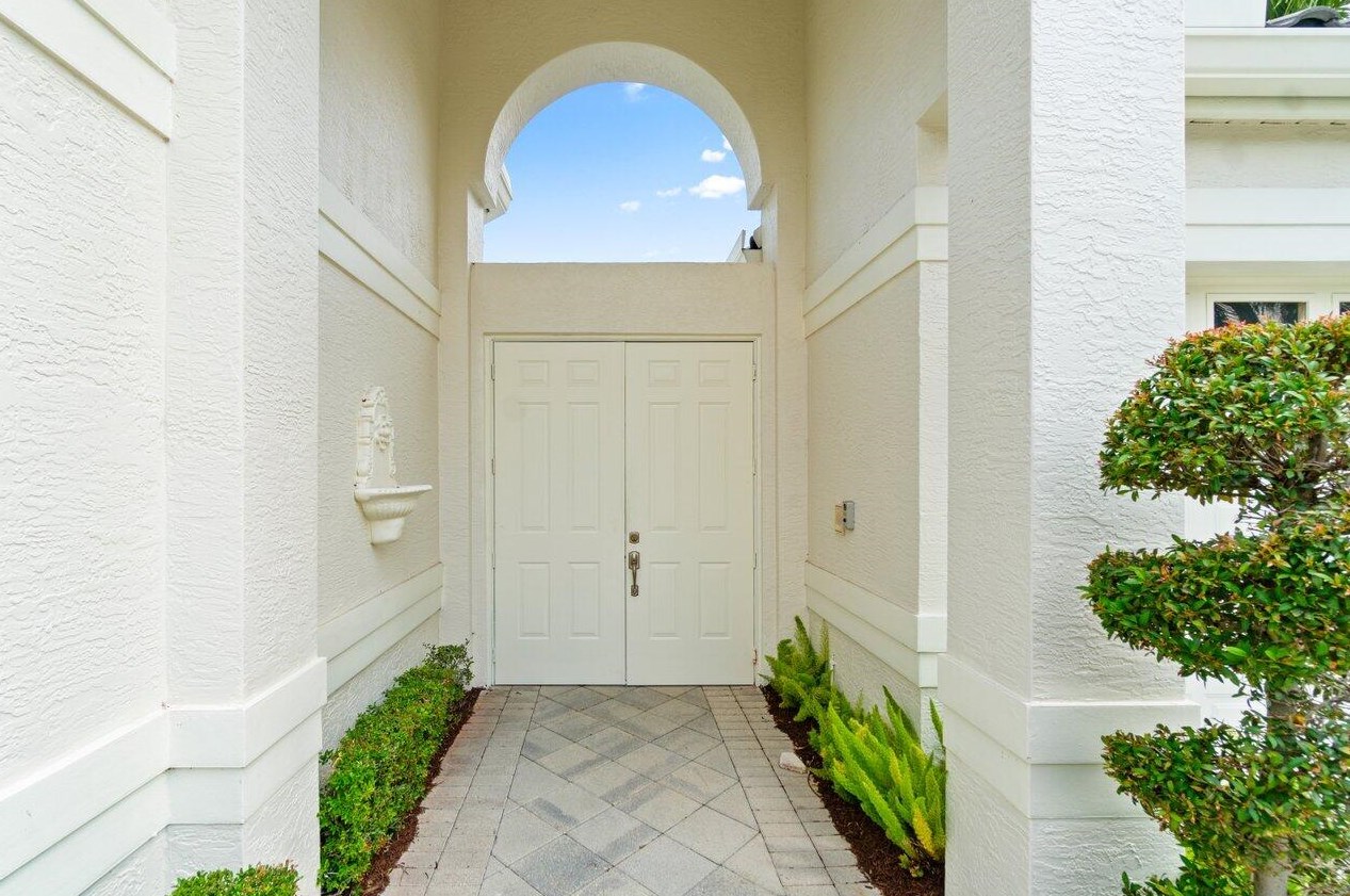 3563 Clubside Cir, Boca Raton, FL 33496-4004