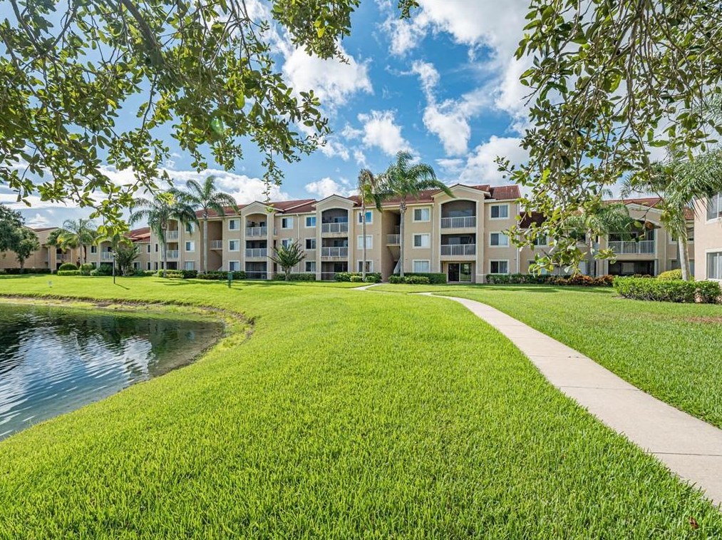 1590 42nd Cir, Vero Beach, FL 32967-8125
