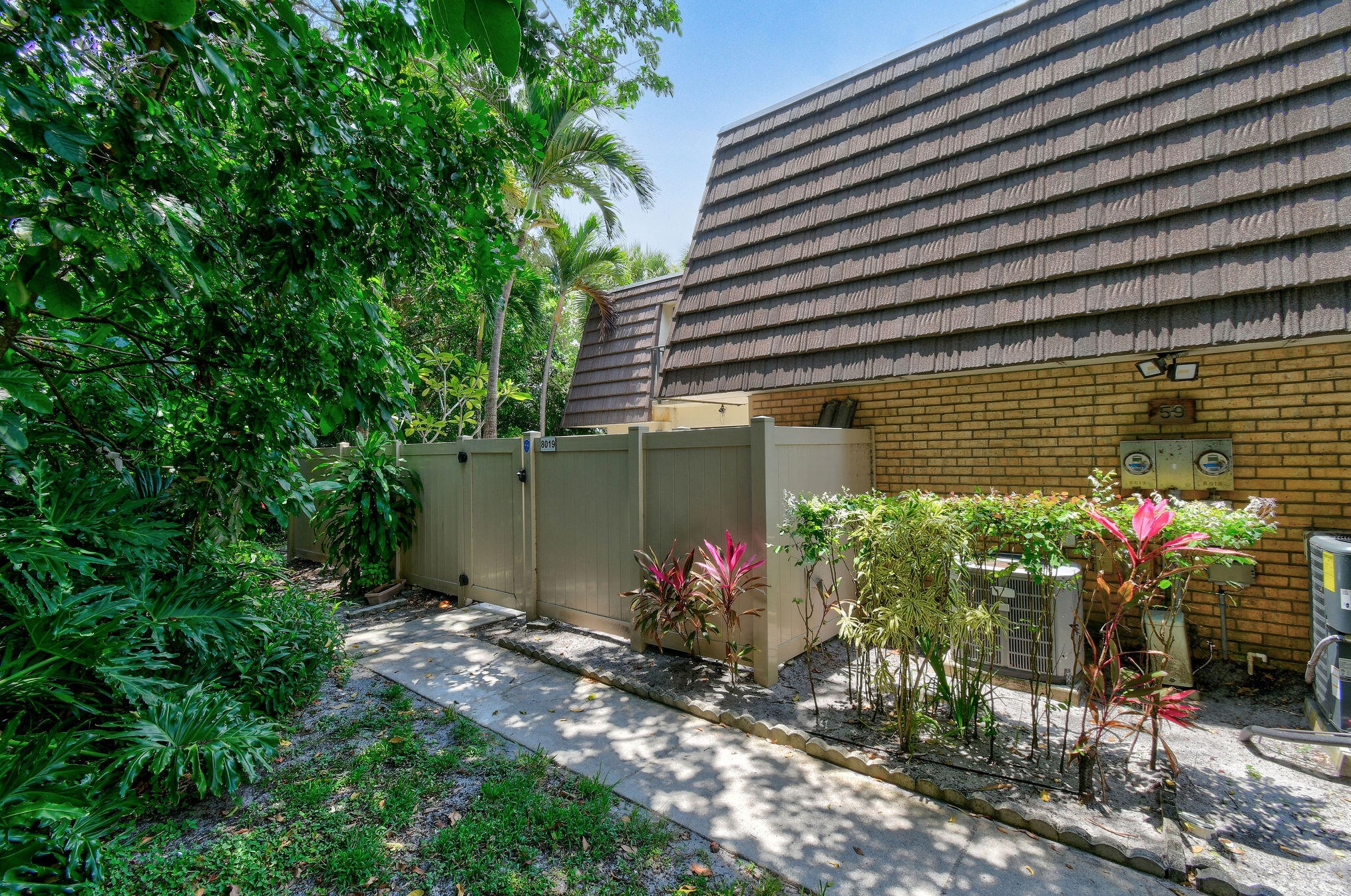 8019 80th Way, West Palm Beach, FL 33407-6781