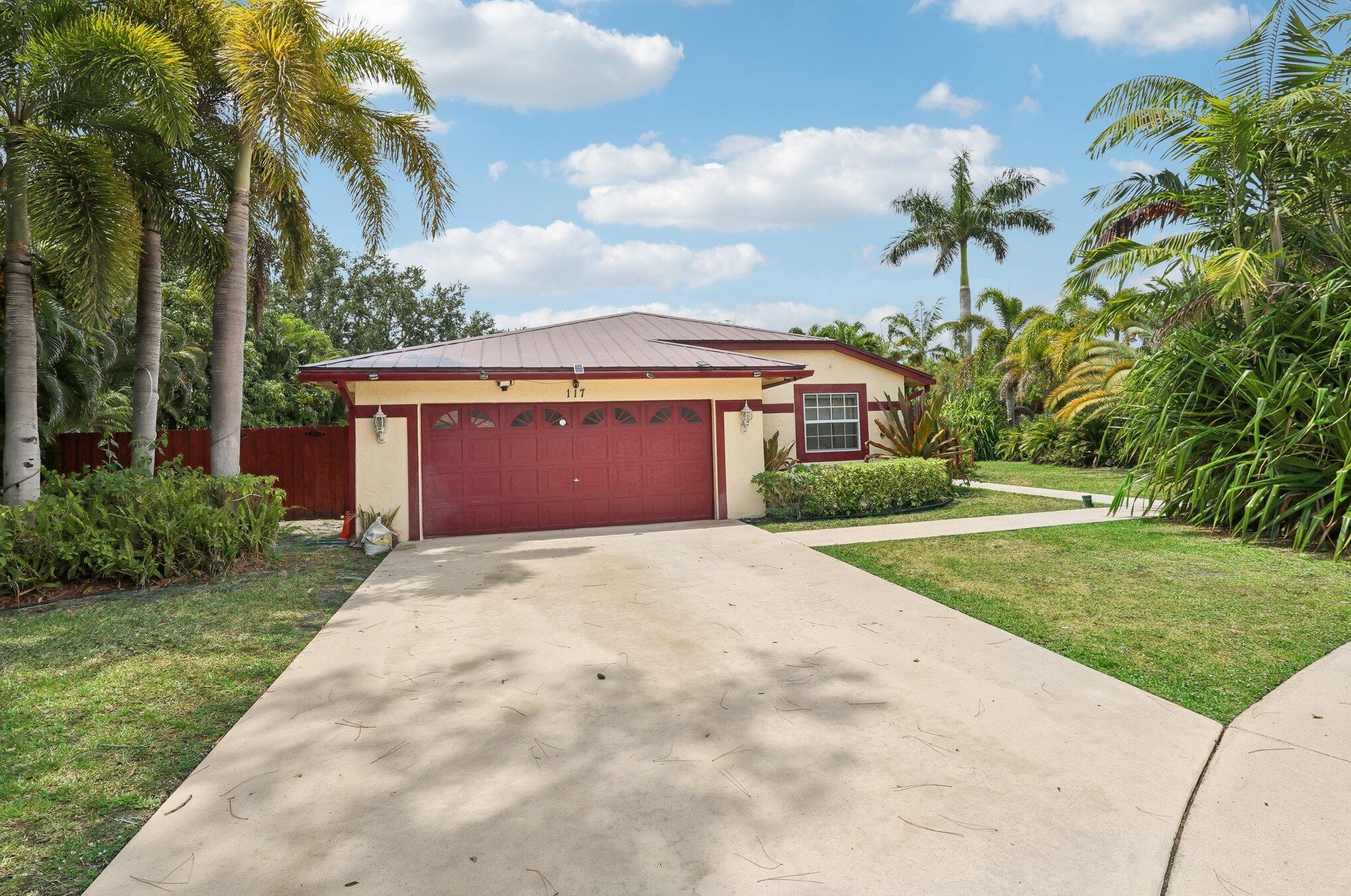 117 Churchill Dr, West Palm Beach, FL 33411-8267