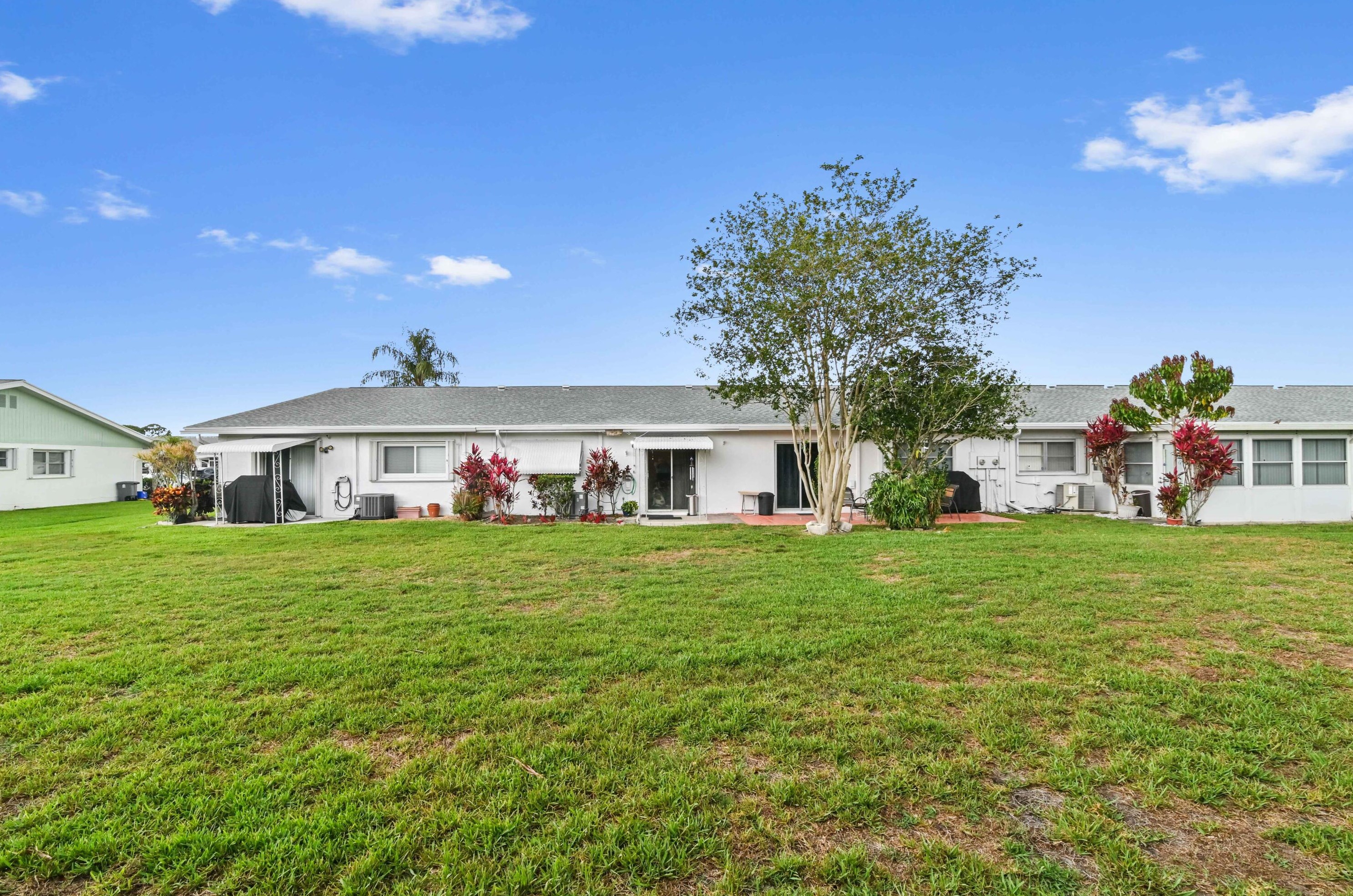 3412 Americo Dr, West Palm Beach, FL 33417