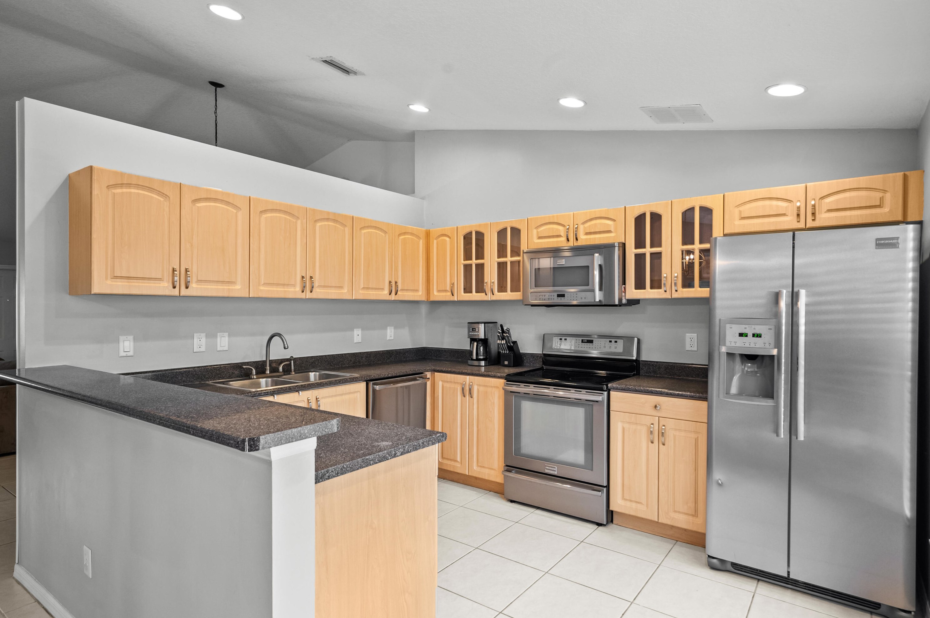 1913 Aladdin St, Fort Pierce FL 34953-1715 exterior