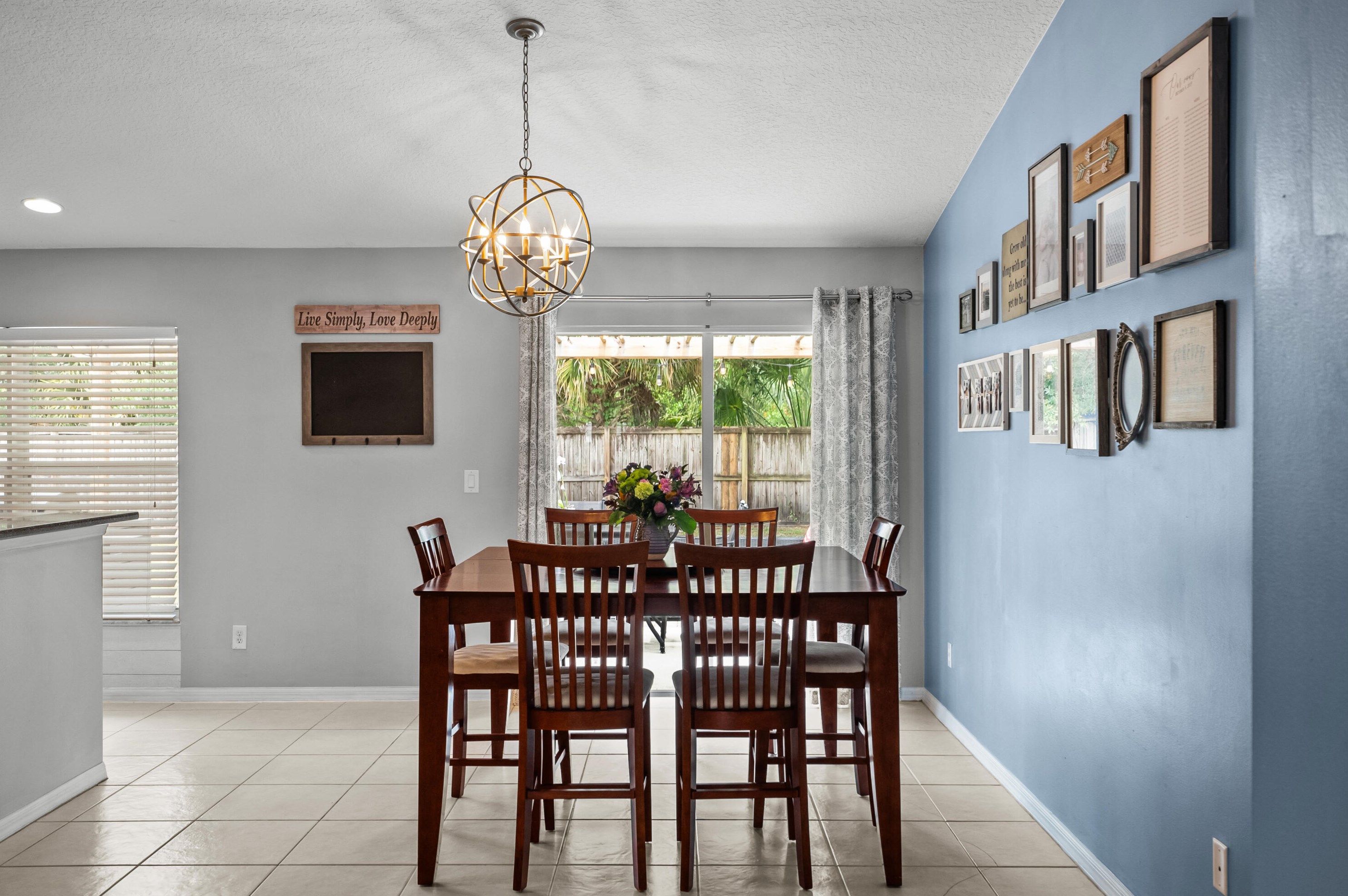 1913 Aladdin St, Fort Pierce FL 34953-1715 exterior