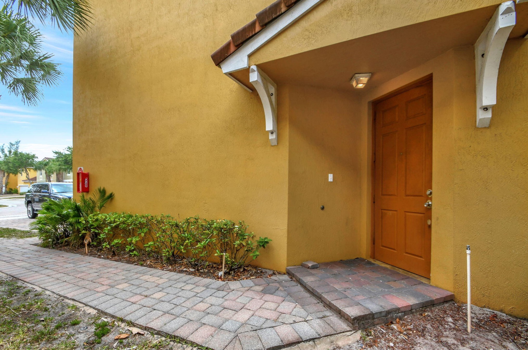 905 Pipers Cay Dr, West Palm Beach, FL 33415-4008