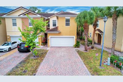905 Pipers Cay Drive - Photo 1