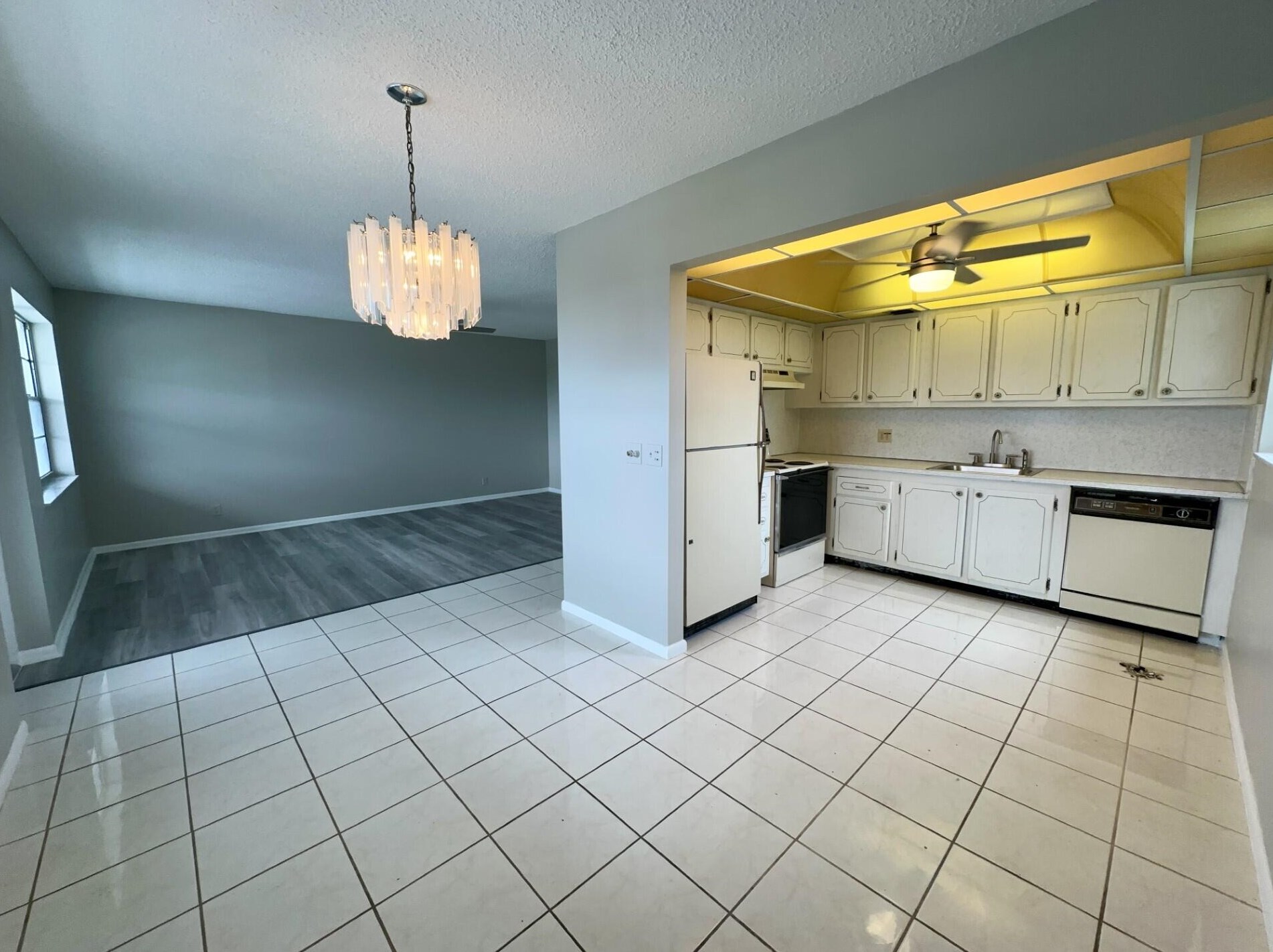 157 Somerset H, West Palm Beach, FL 33417-2127