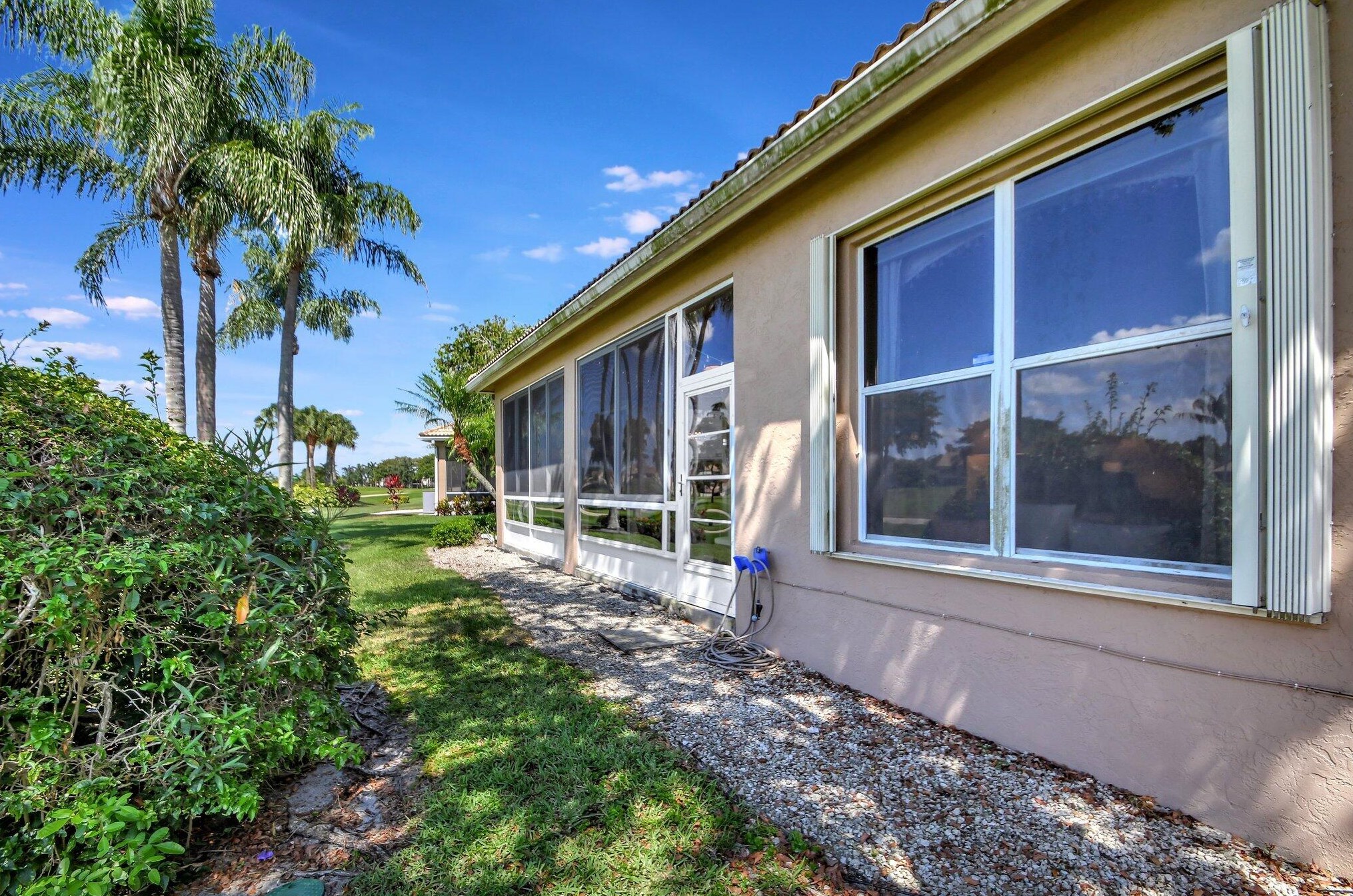 6907 Cairnwell Dr, Boynton Beach FL 33472-2958 exterior