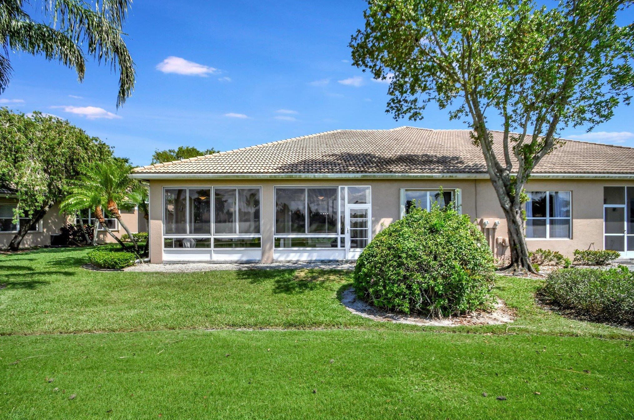 6907 Cairnwell Dr, Boynton Beach FL 33472-2958 exterior