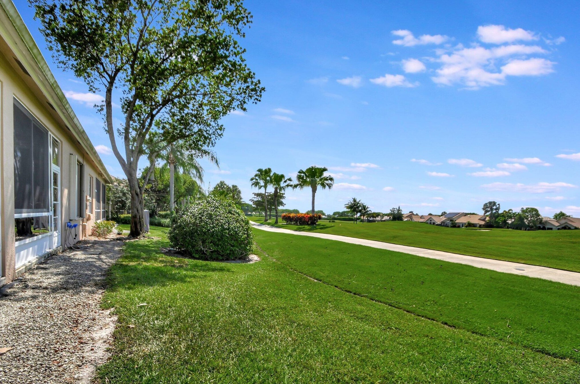 6907 Cairnwell Dr, Boynton Beach FL 33472-2958 exterior