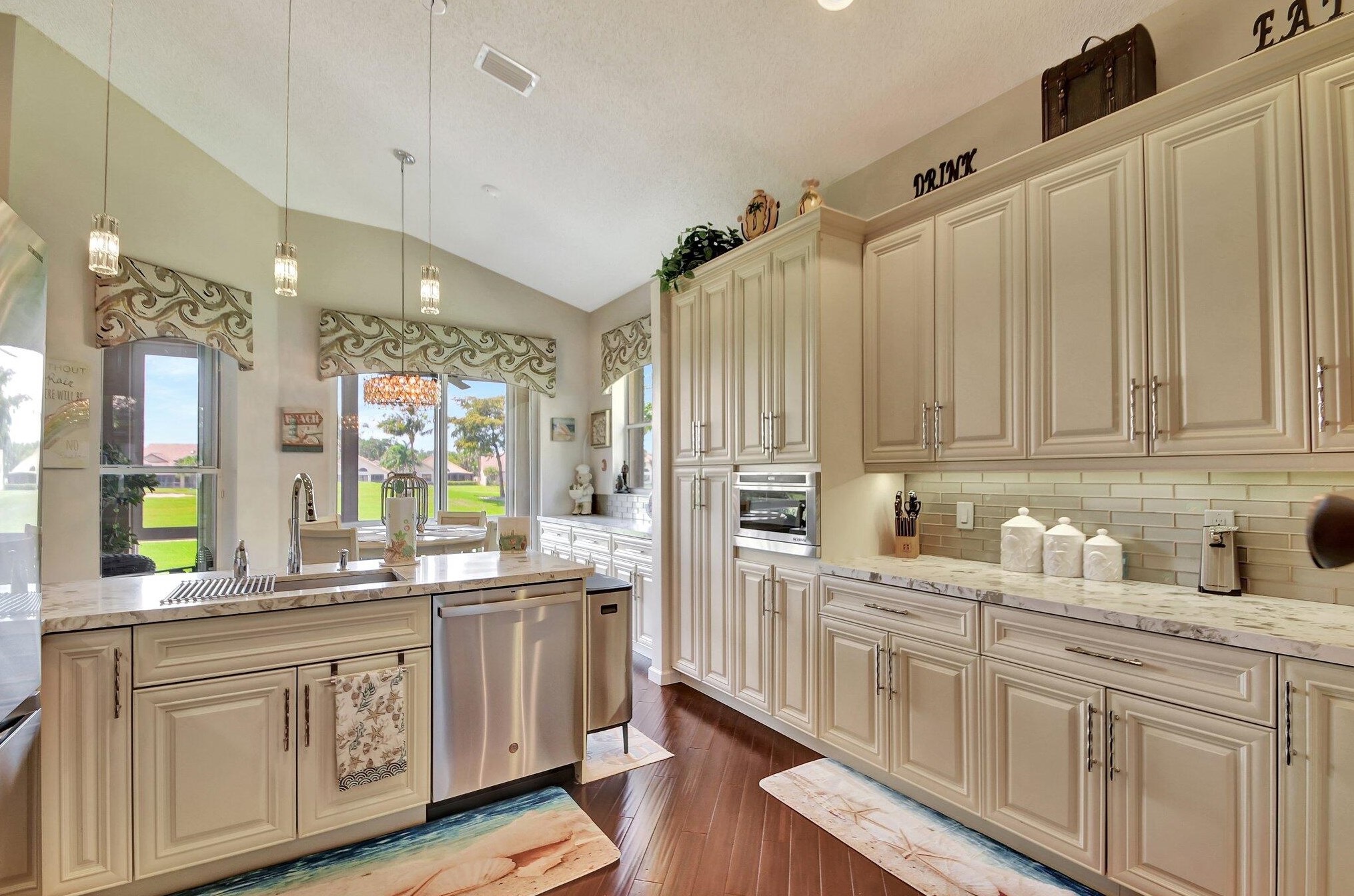 6907 Cairnwell Dr, Boynton Beach FL 33472-2958 exterior