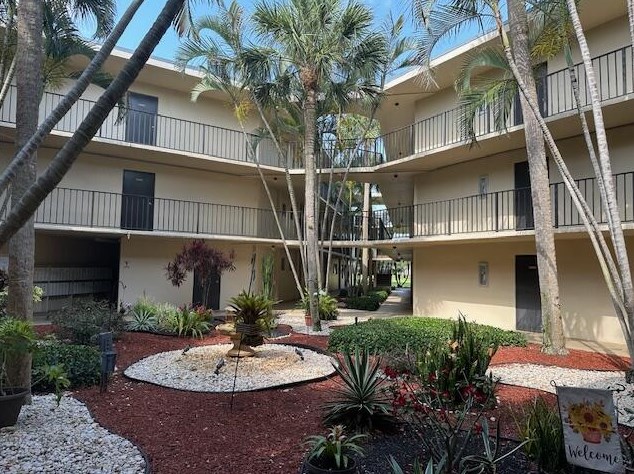 5370 Las Verdes Cir, Delray Beach, FL 33484-9173