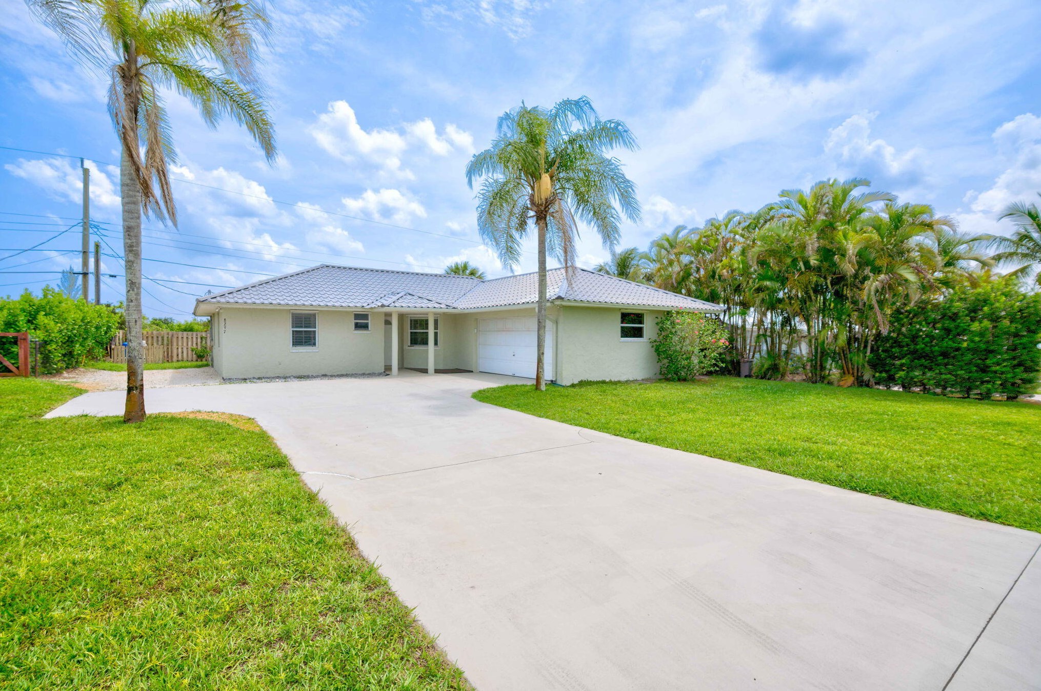 8297 Se Pine Cir, Hobe Sound, FL 33455