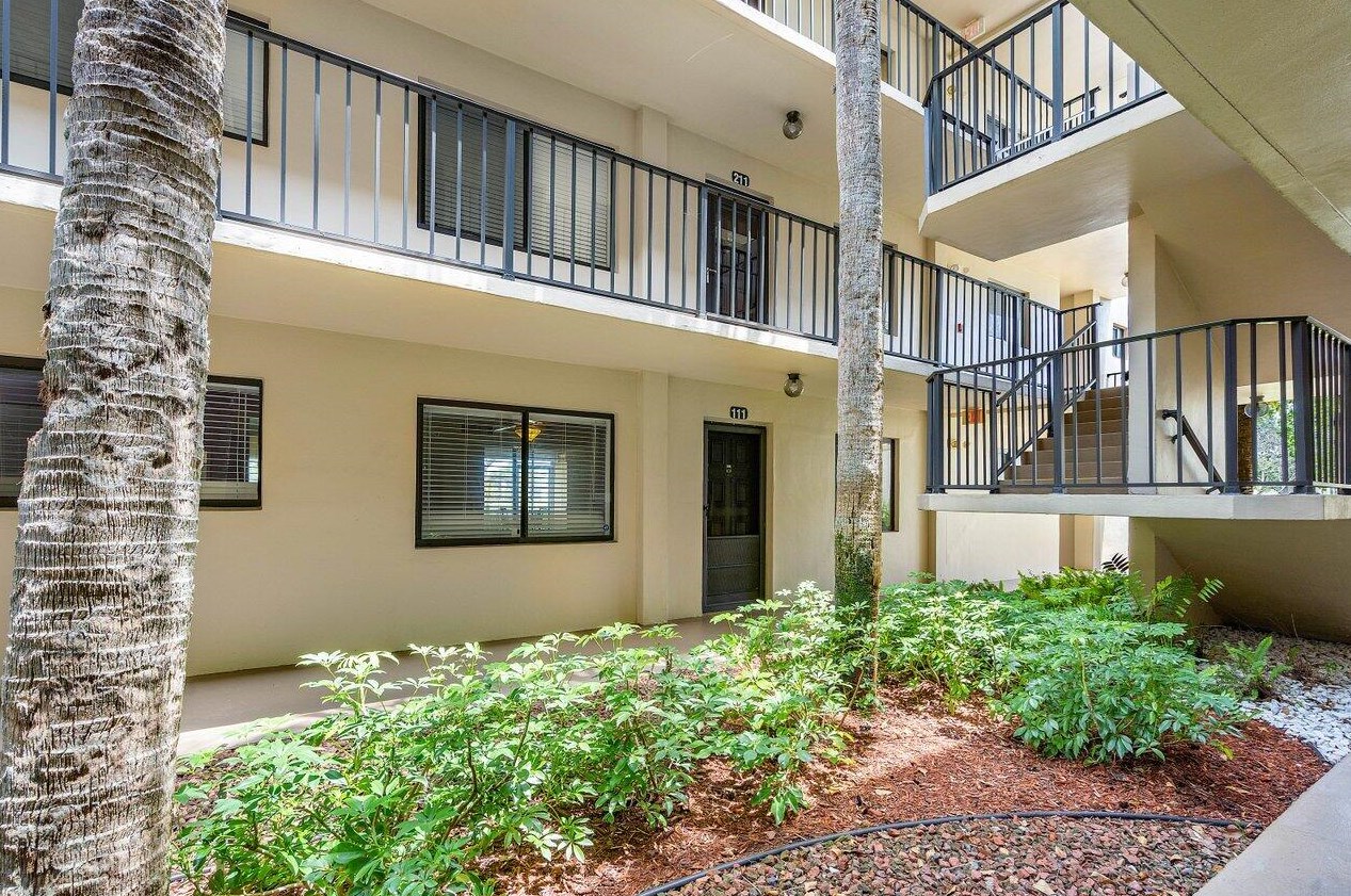 5280 Las Verdes Cir, Delray Beach, FL 33484-8013