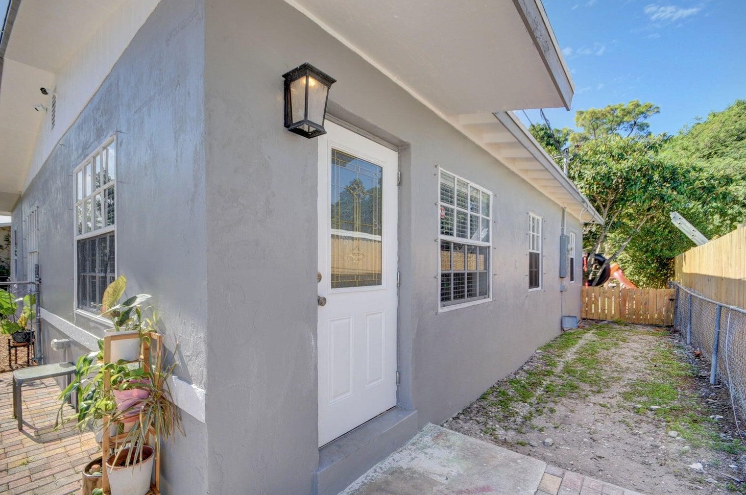 209 3 St, West Palm Beach FL  33403-3418 exterior