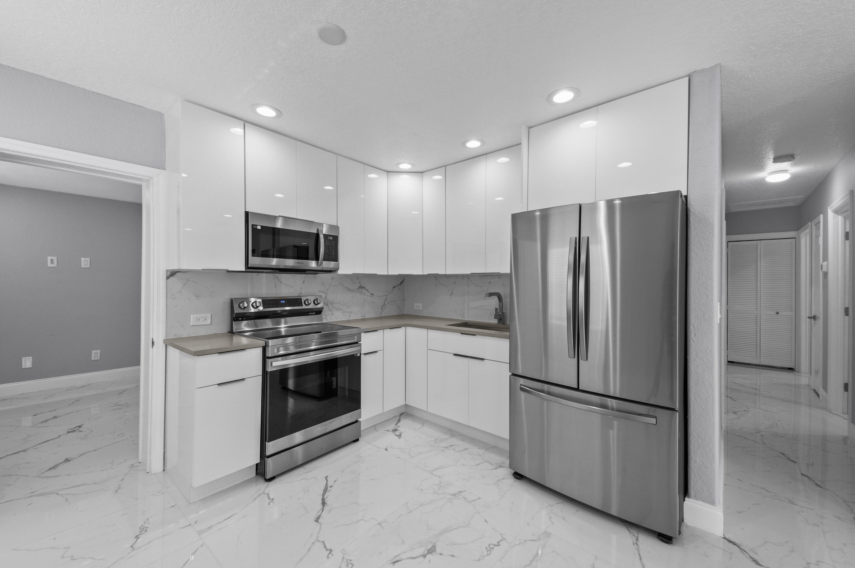 209 3rd St, West Palm Beach, FL 33403-3418
