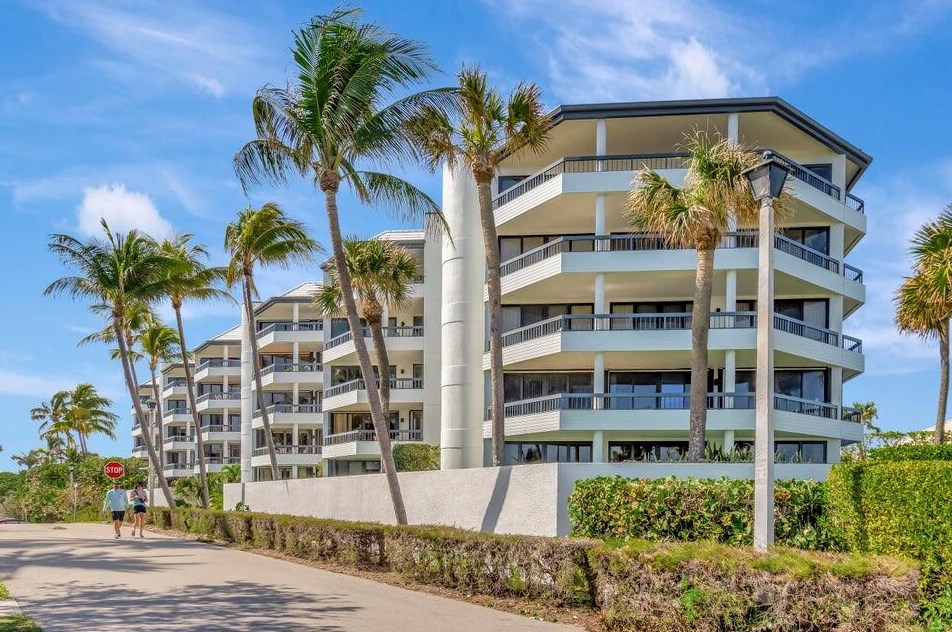 120 Ocean Blvd, Delray Beach FL  33483-6718 exterior