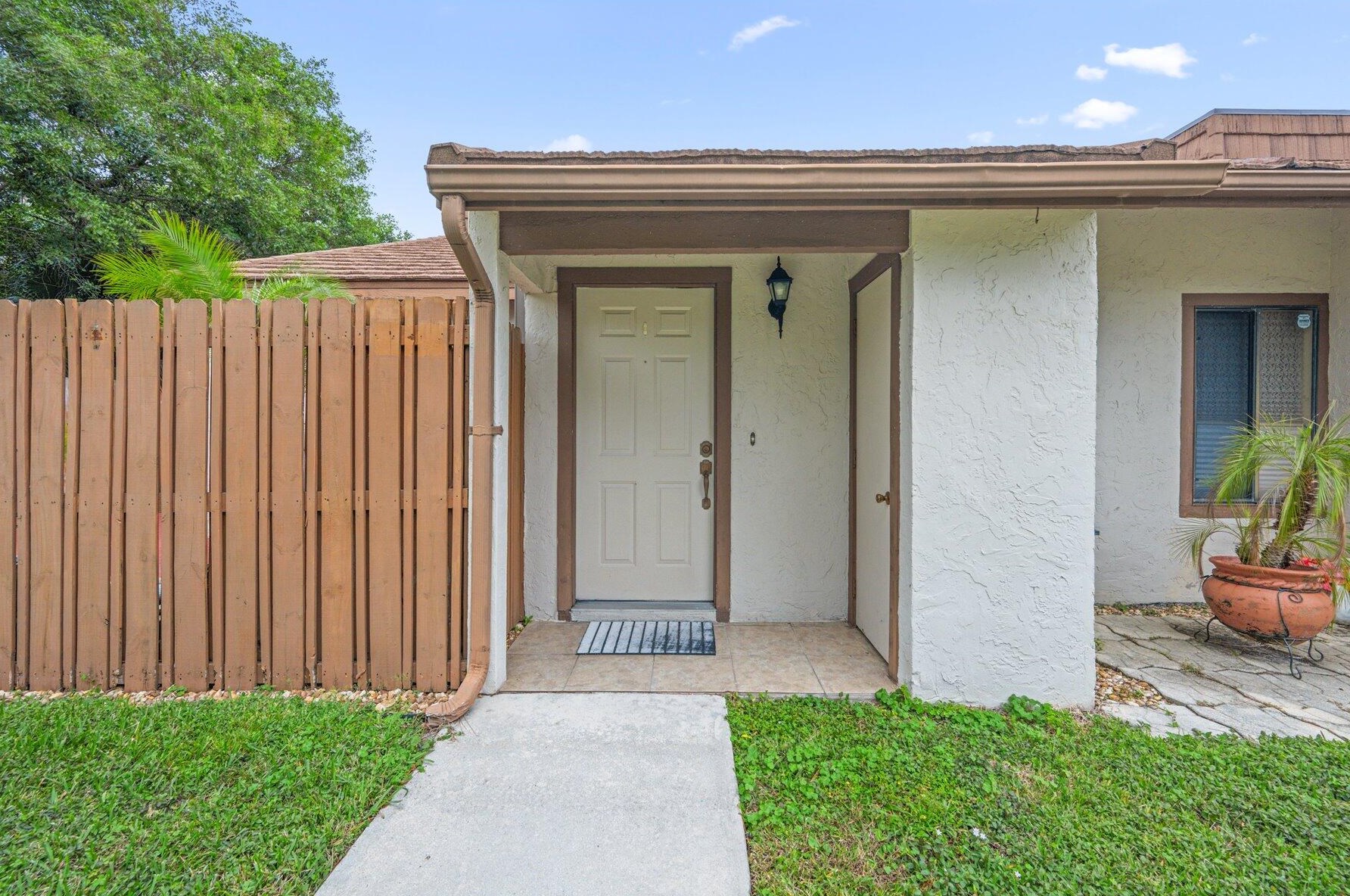4163 Palm Bay Cir, West Palm Beach, FL 33406-9008