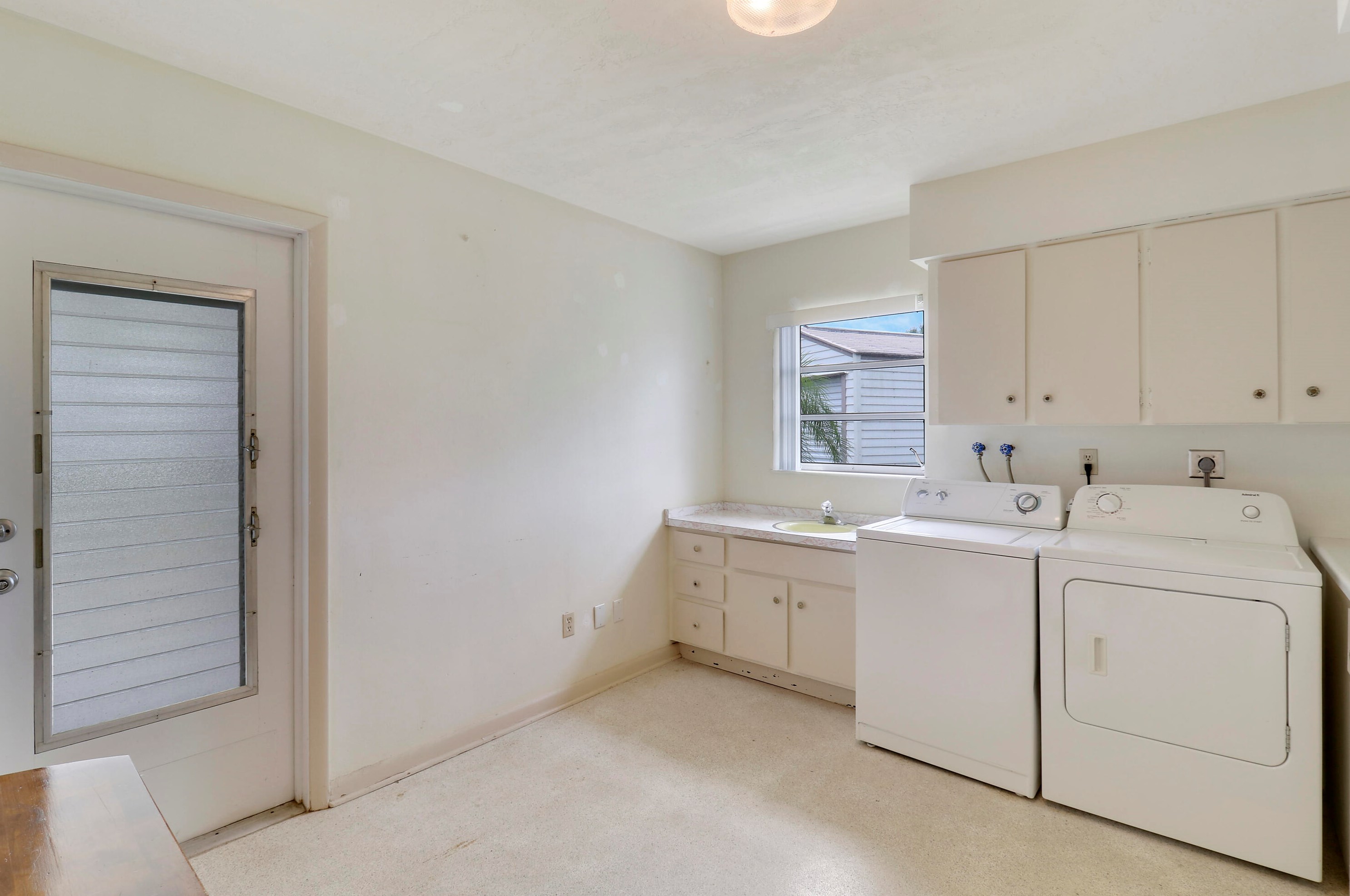 750 Oak St, Fort Pierce FL 34952-1365 exterior