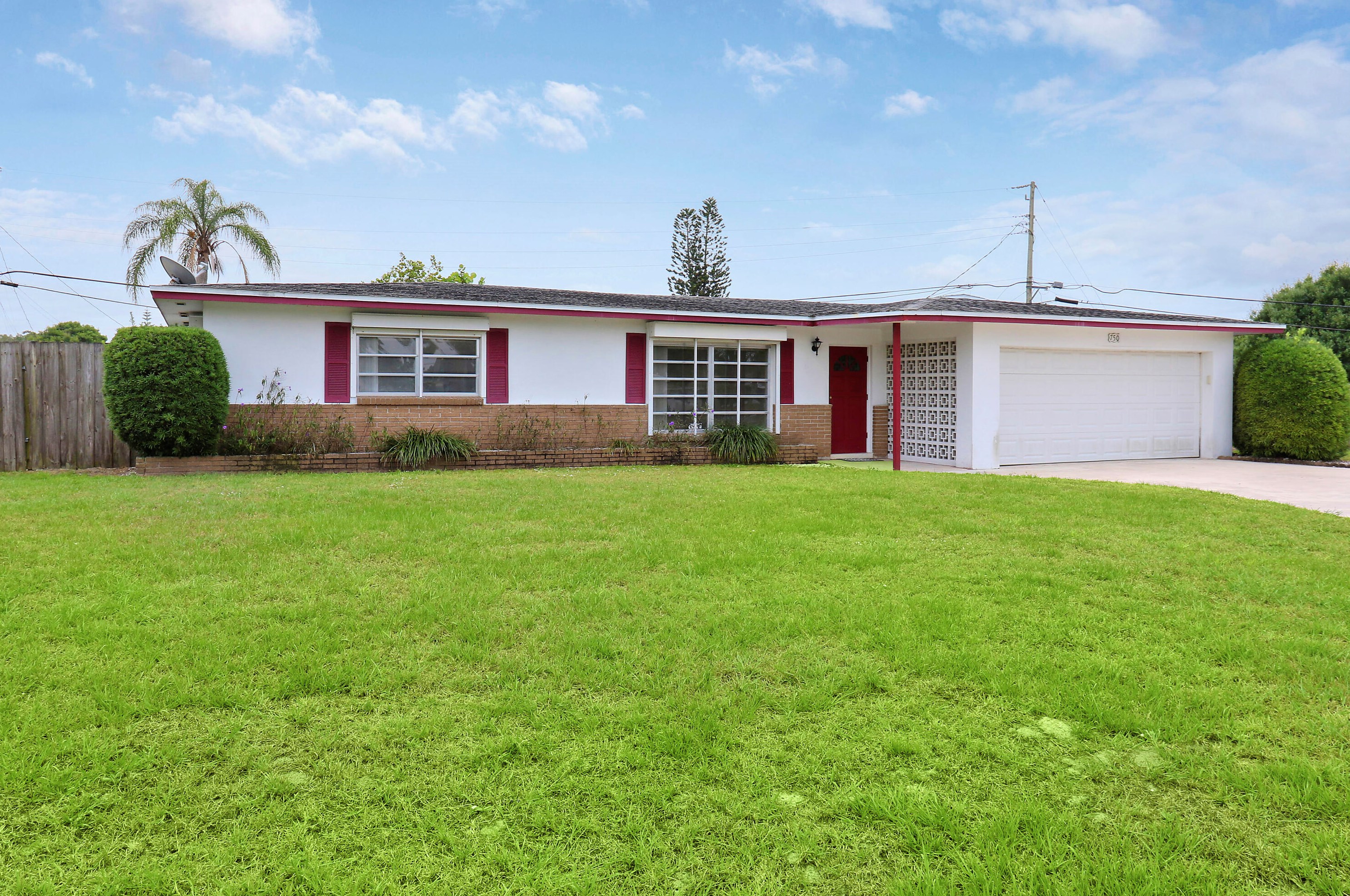 750 Oak St, Fort Pierce, FL 34952-1365