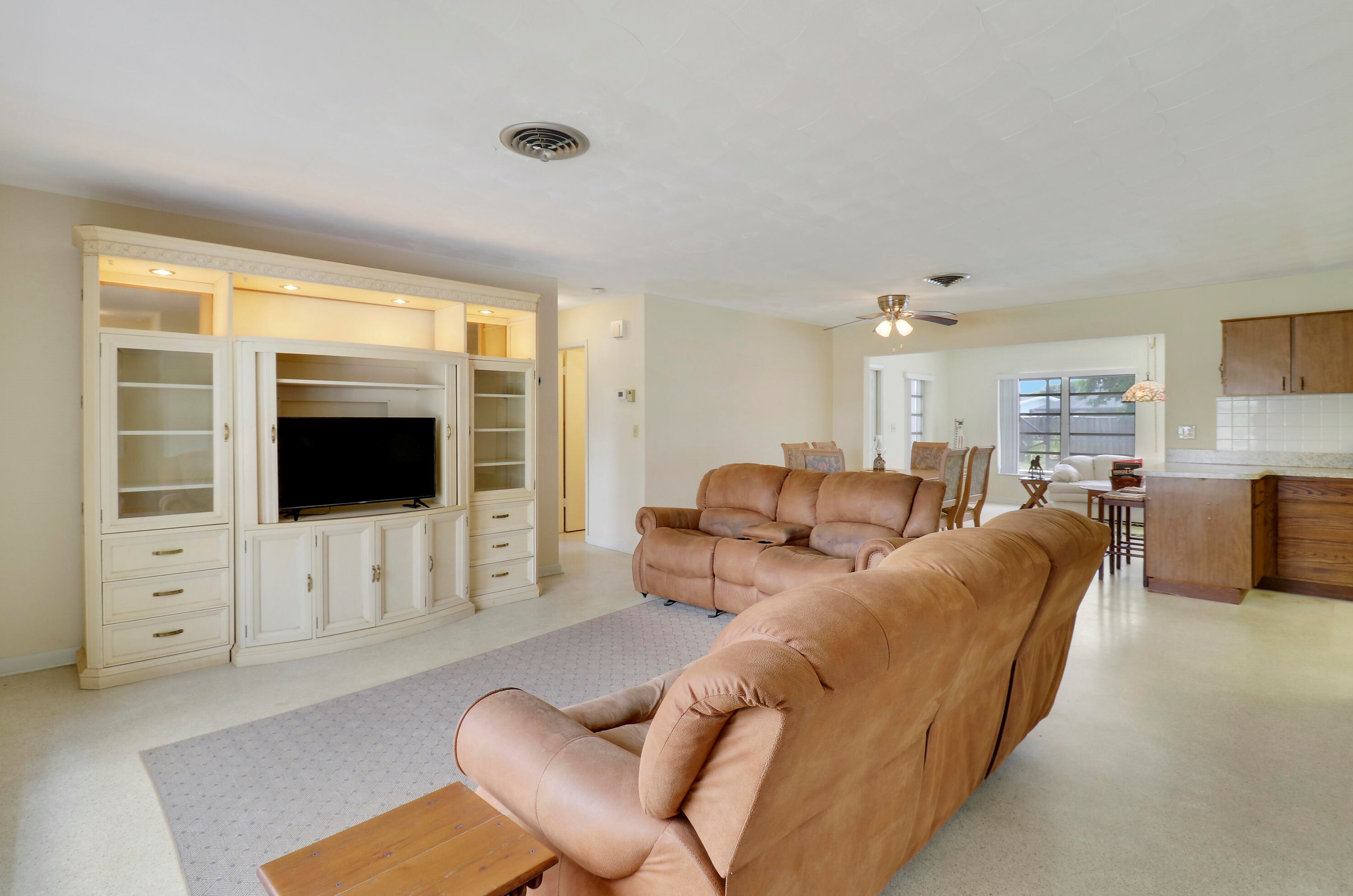 750 Oak St, Fort Pierce FL 34952-1365 exterior