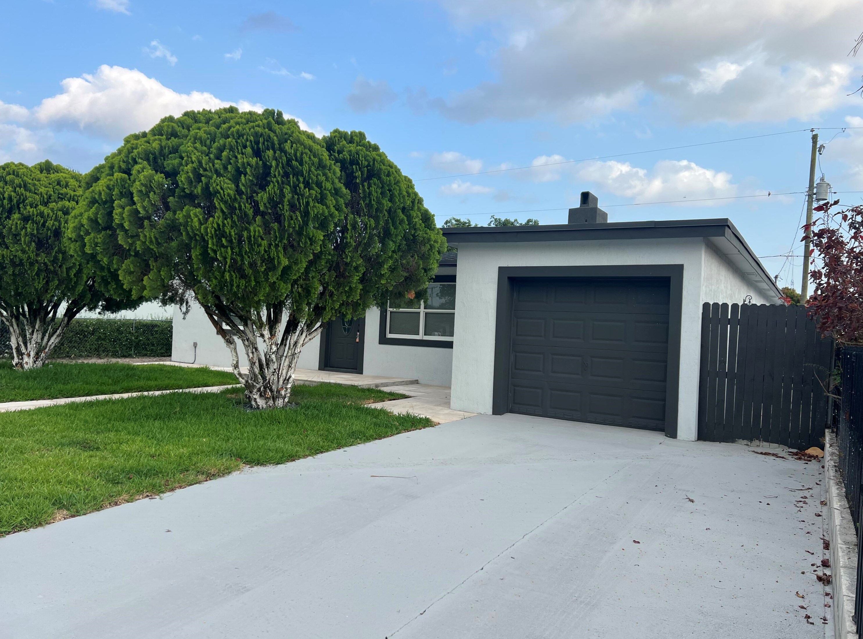 1000 Dogwood Rd, West Palm Beach, FL 33409-4878