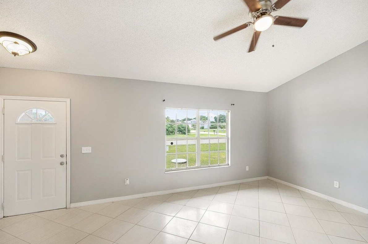 2598 University Ter, Fort Pierce, FL 34952-7067