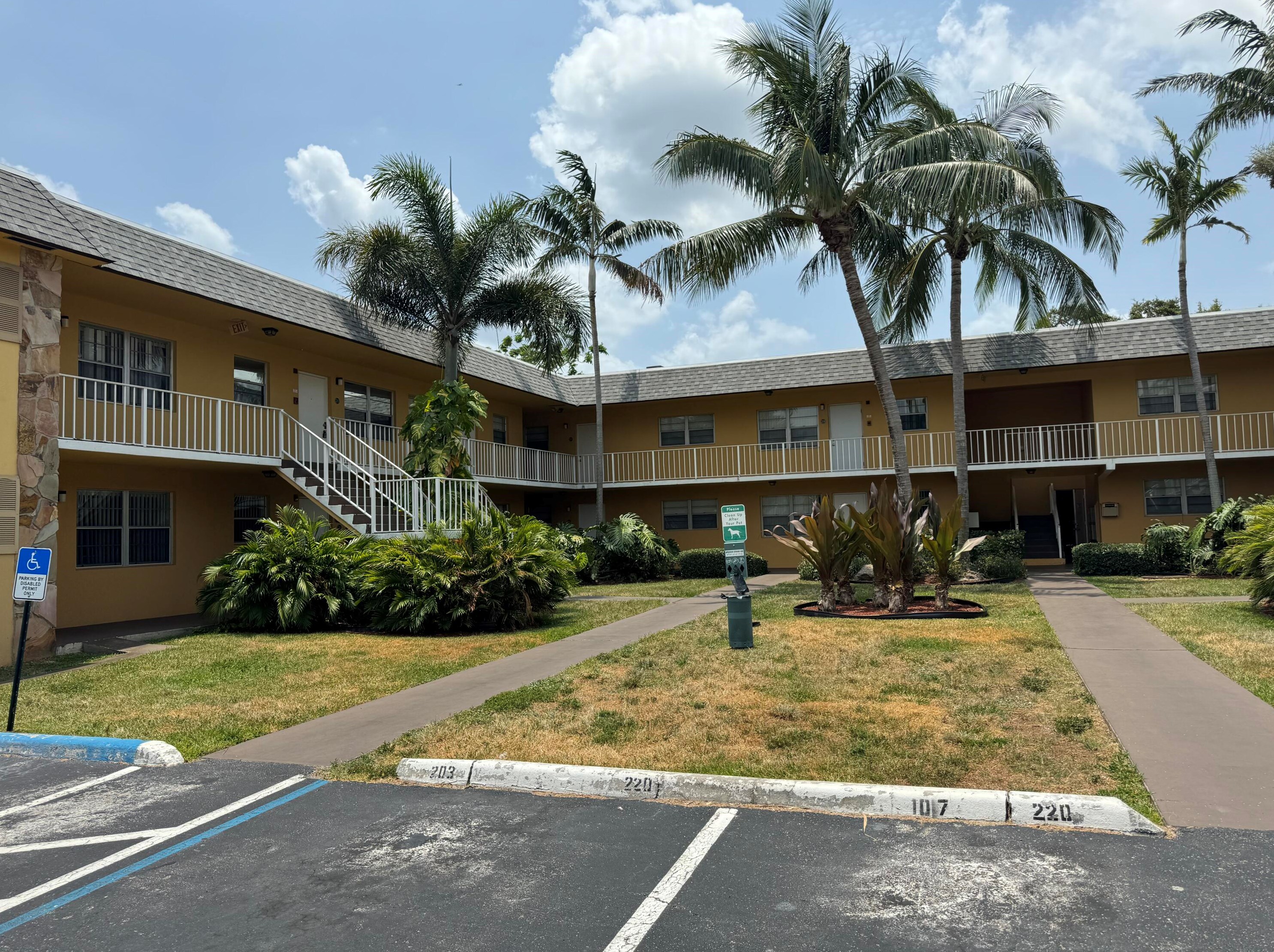 220 Croton Ave #210, Lake Worth, FL 33462