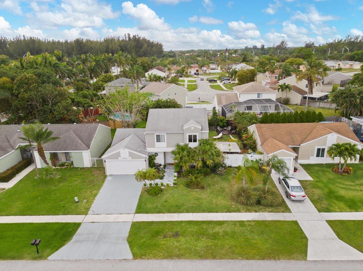 18701 Shauna Manor Dr, Boca Raton, FL 33496