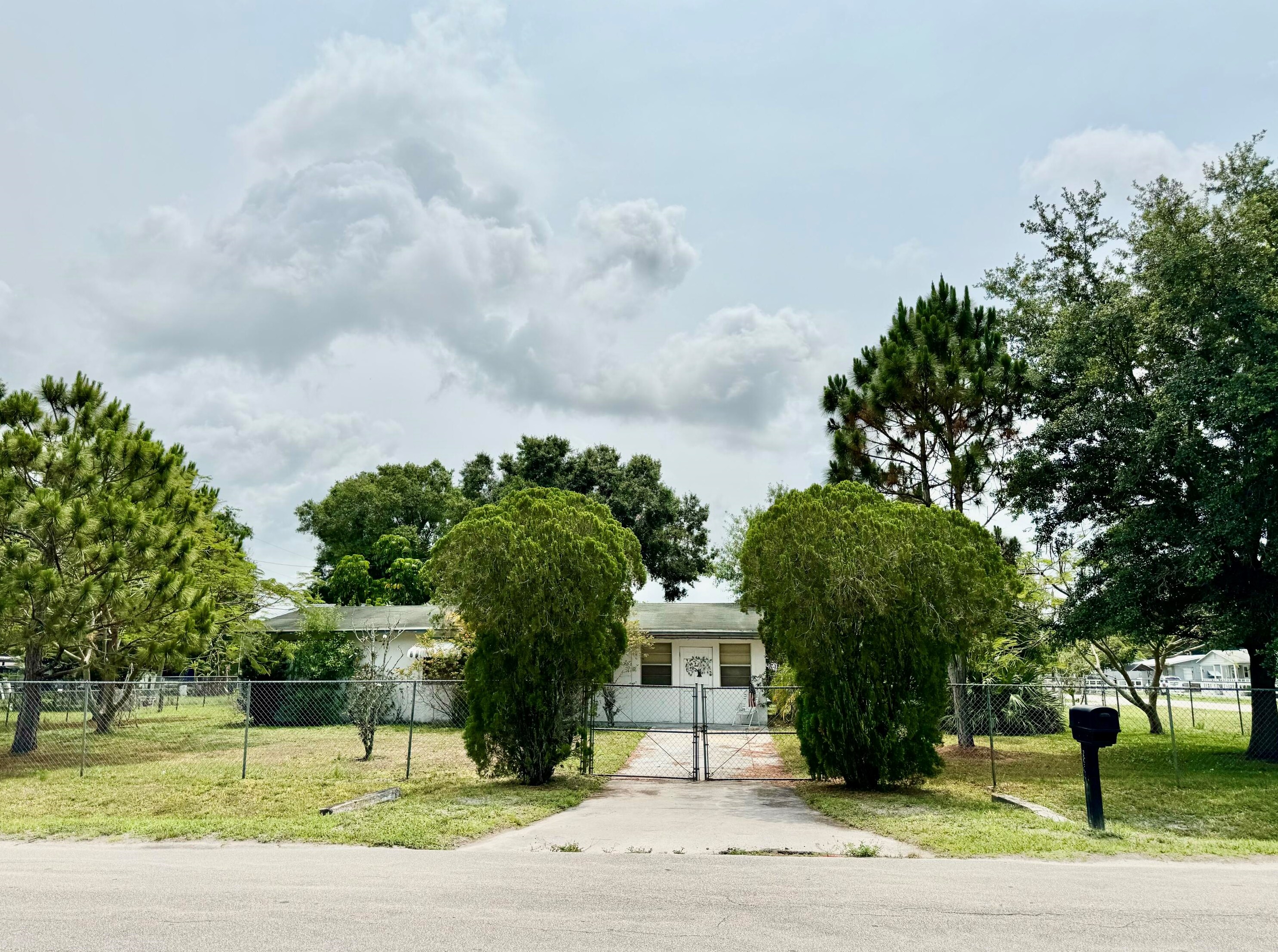903 11th Ave, Okeechobee, FL 34974-4935