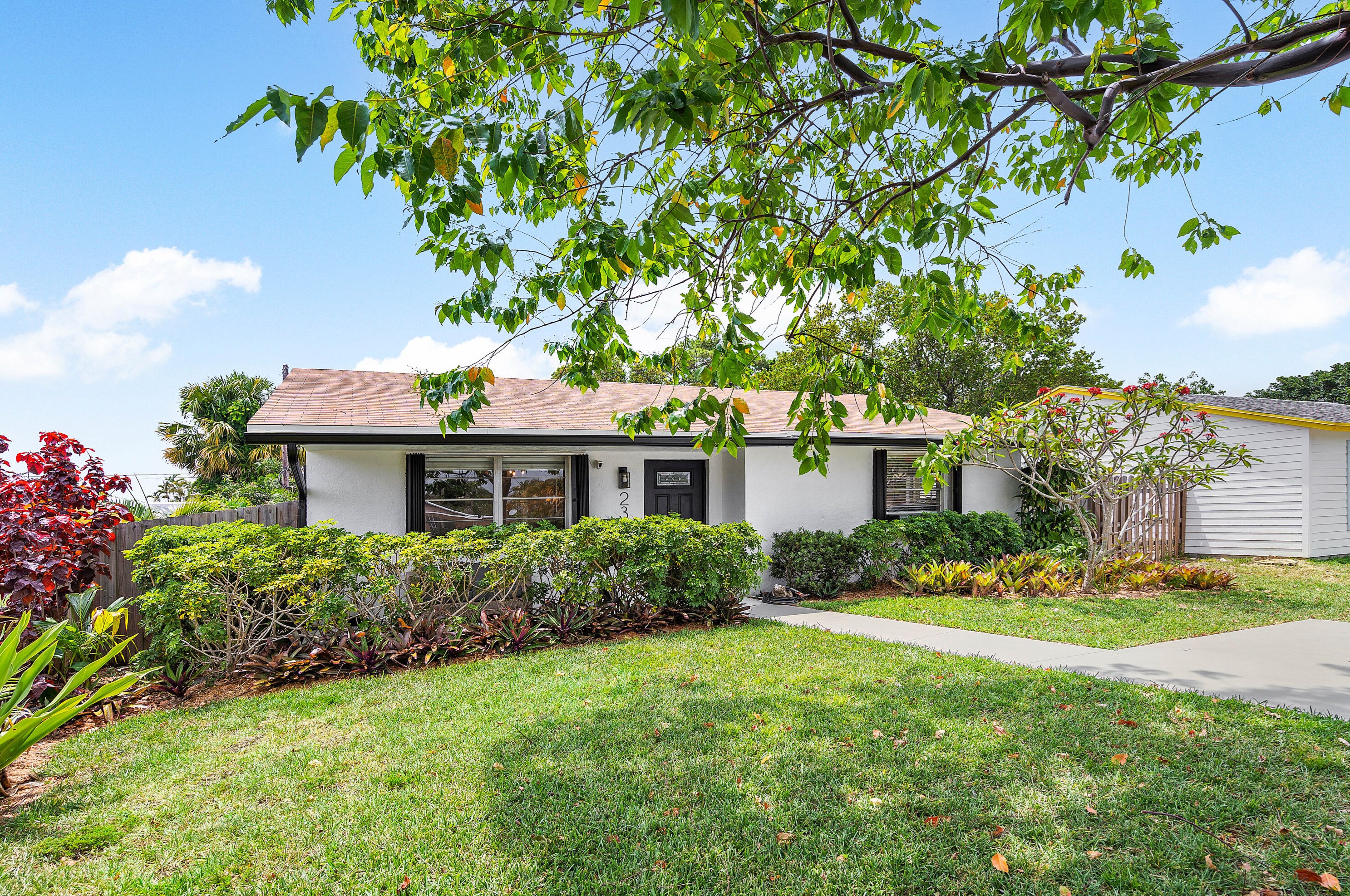 237 Martin Ave, Lake Worth, FL 33463-3327