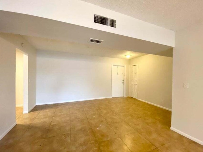 622 Nw 13th St Apt 27, Boca Raton, FL 33486