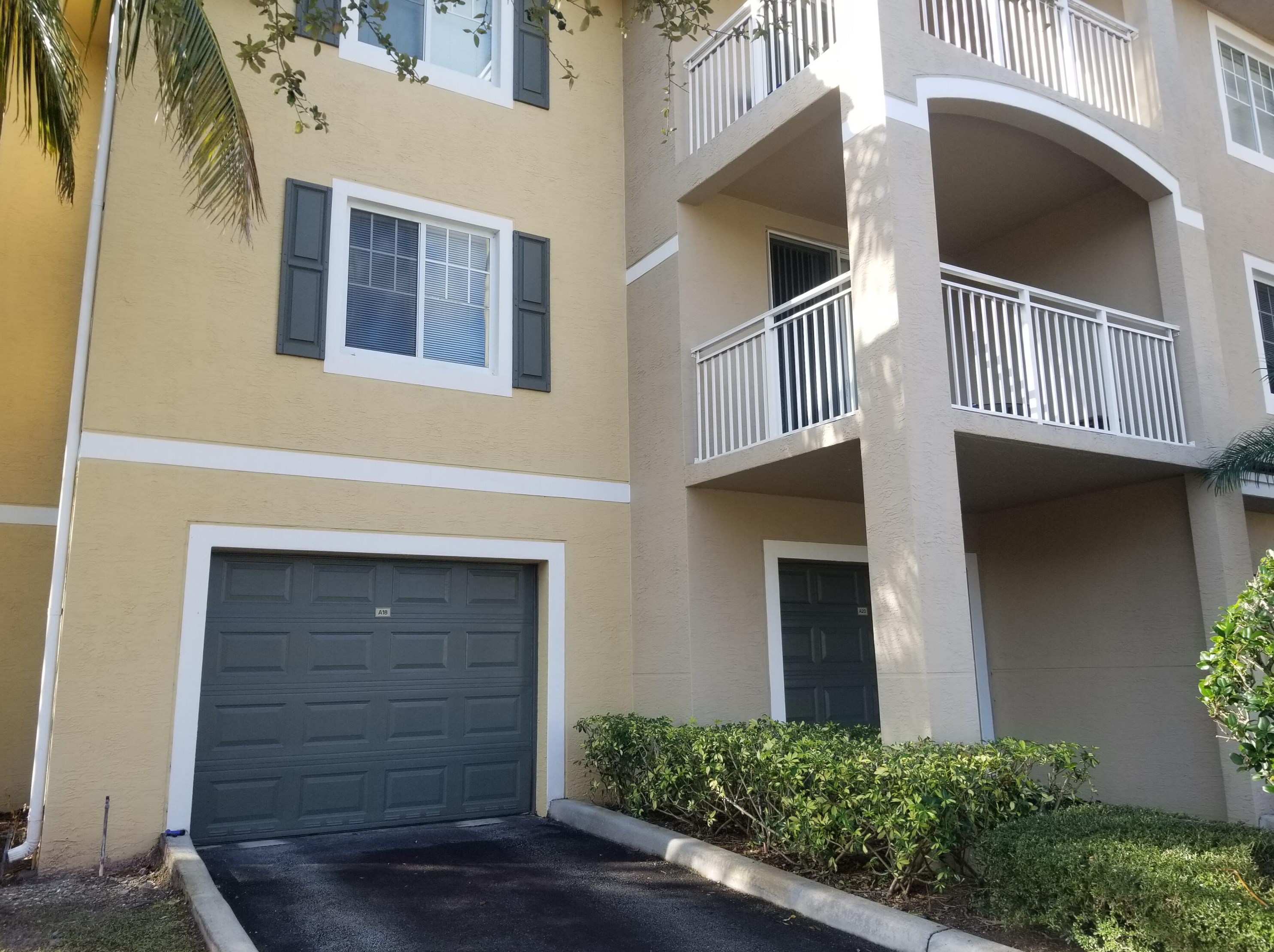 6418 Emerald Dunes Dr, West Palm Beach, FL 33411-2764