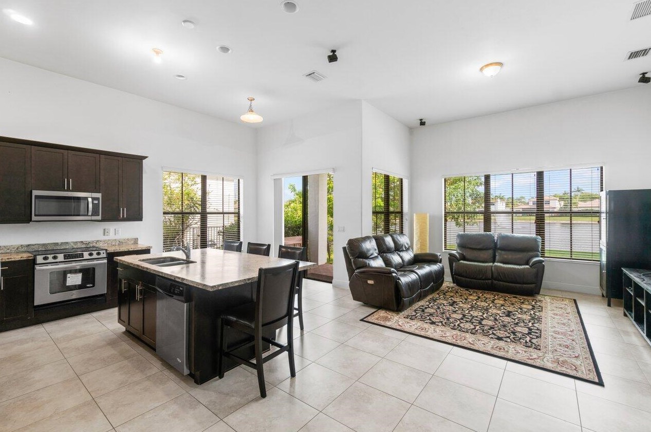 6393 Vireo Ct, Lake Worth, FL 33463
