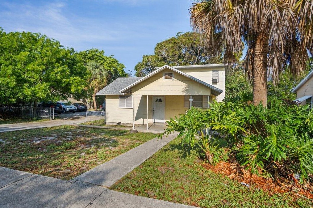 217 B St, Lake Worth, FL 33460-3227