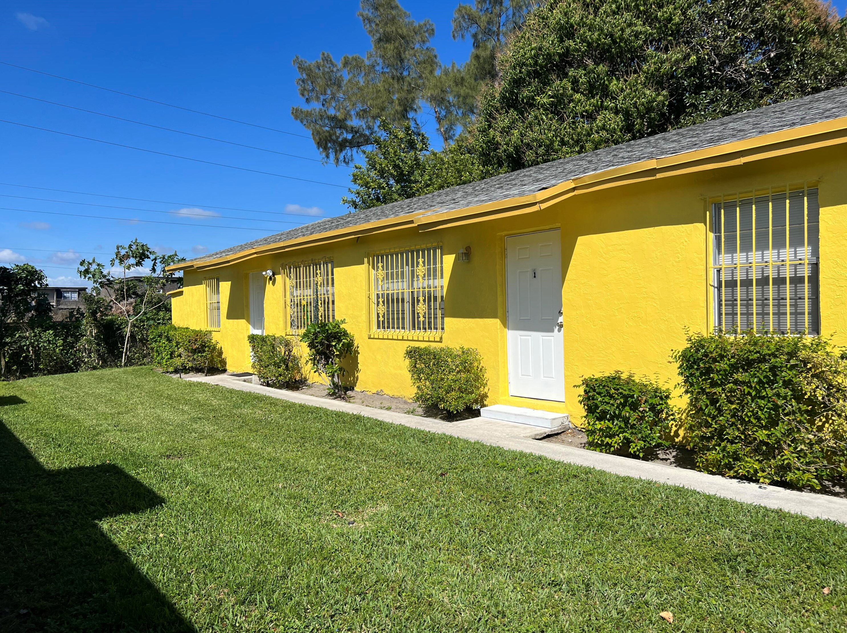 3807 Windsor Ave, West Palm Beach, FL 33407-4041