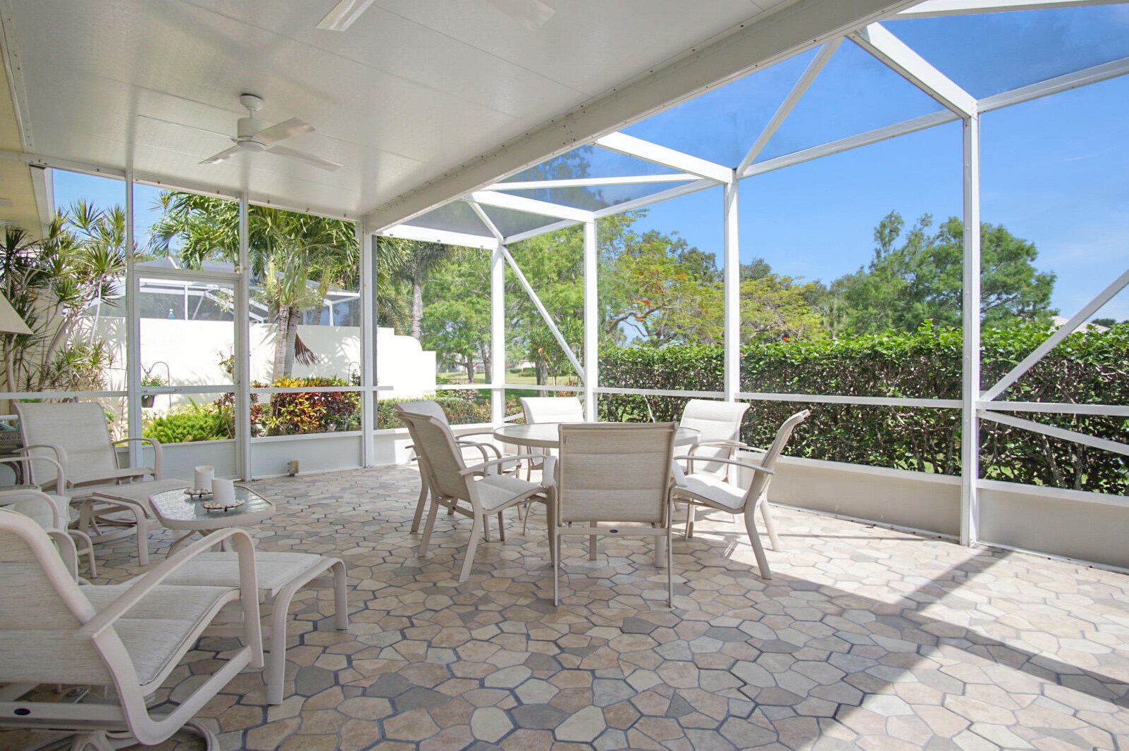 253 Bentley Cir, Fort Pierce FL 34986-2405 exterior