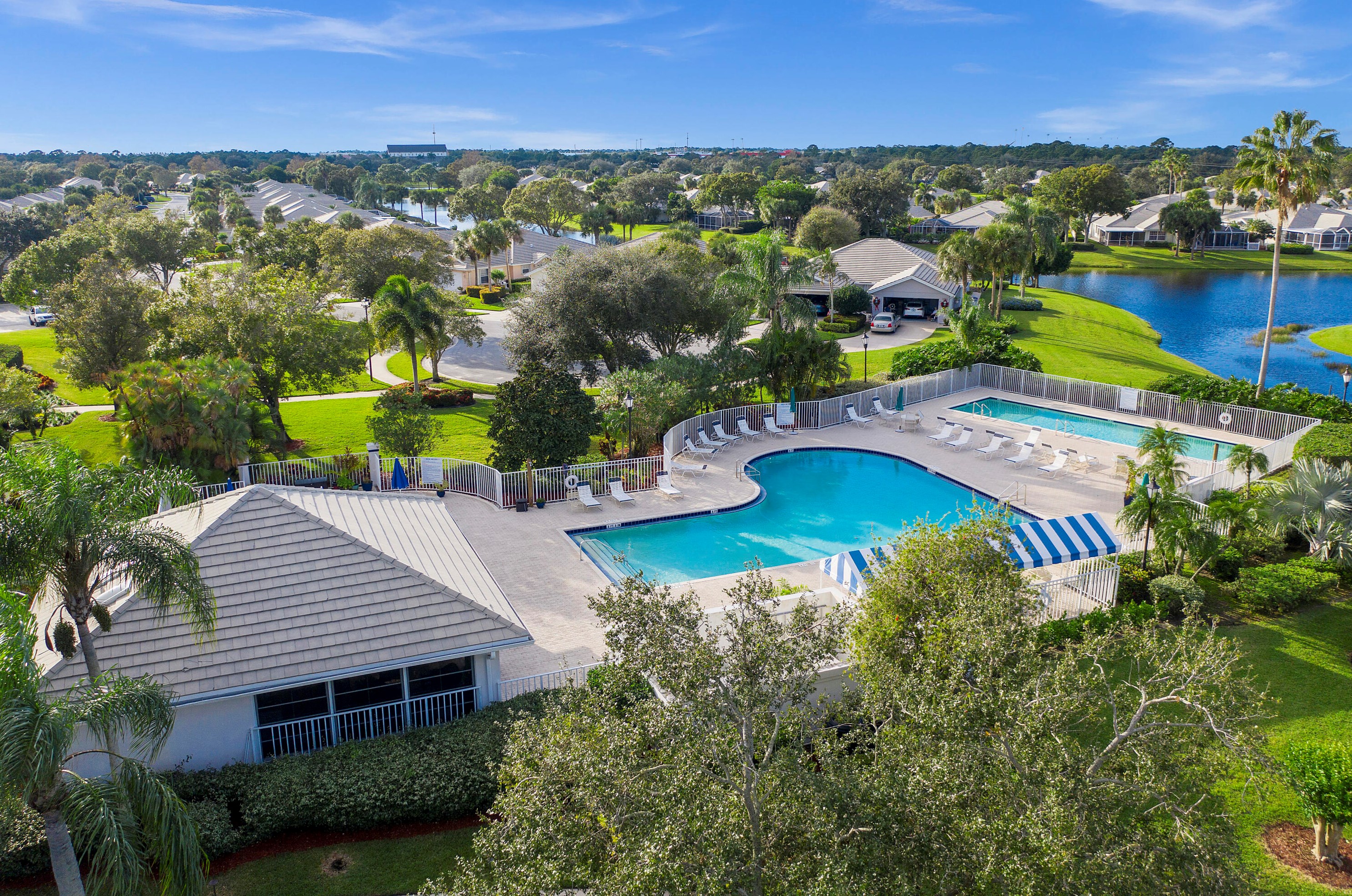 253 Bentley Cir, Fort Pierce FL 34986-2405 exterior