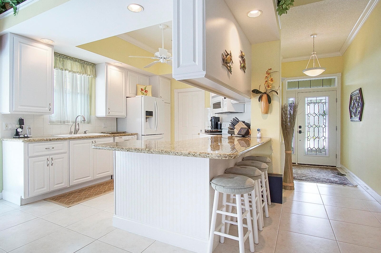 253 Bentley Cir, Fort Pierce FL 34986-2405 exterior