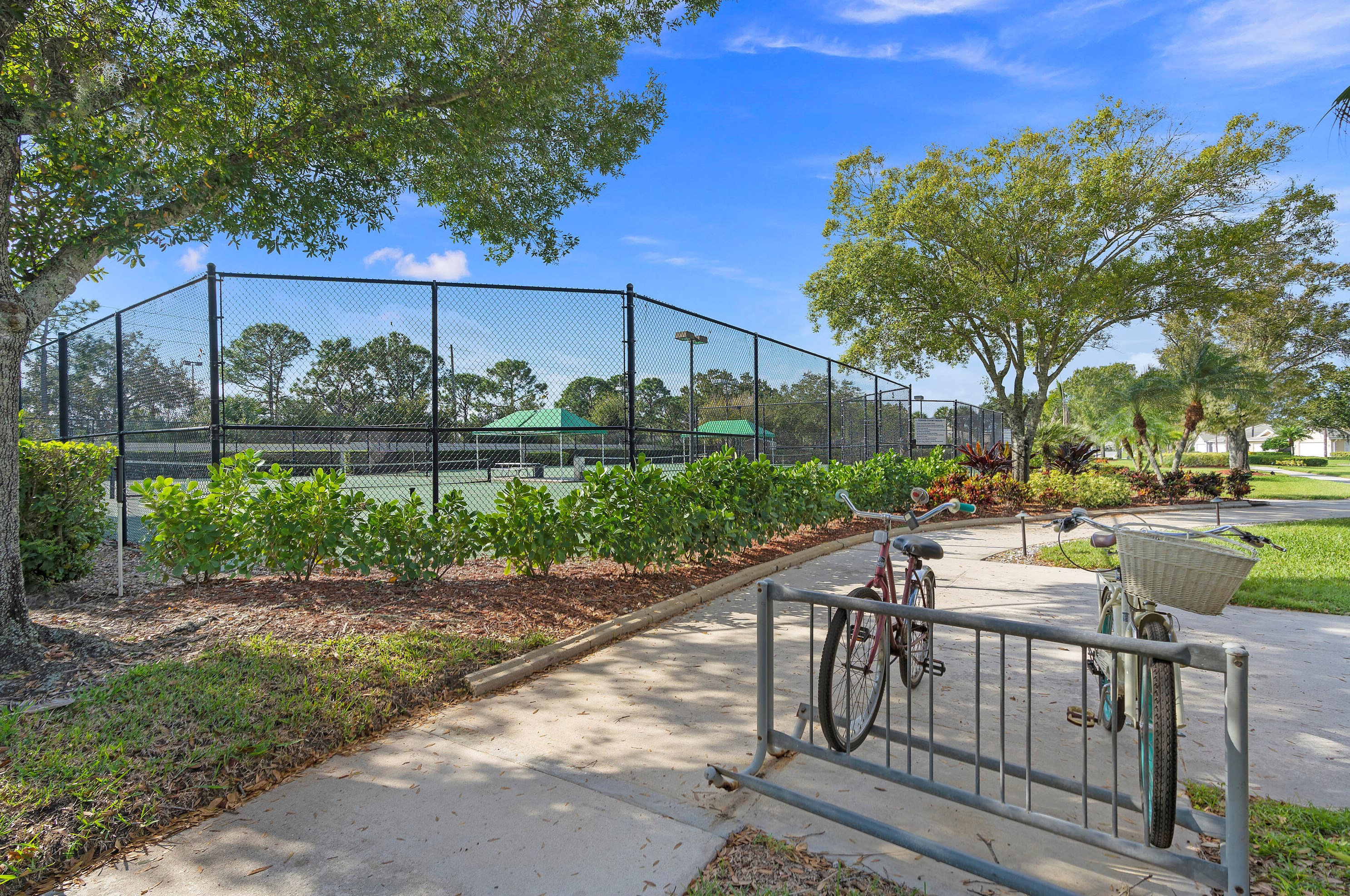 253 Bentley Cir, Fort Pierce FL 34986-2405 exterior